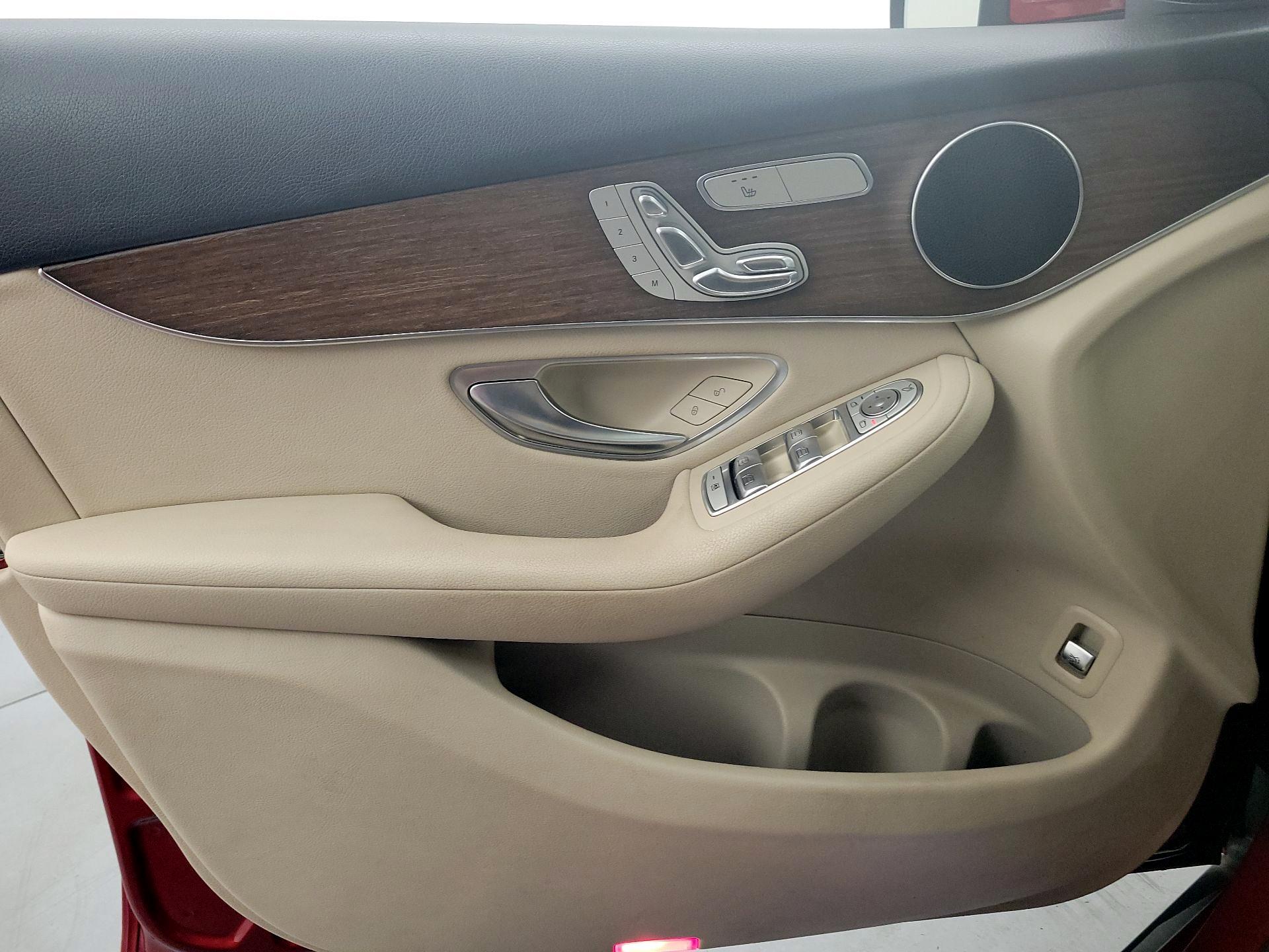 Thumbnail: 2020 Mercedes-Benz GLC - 12