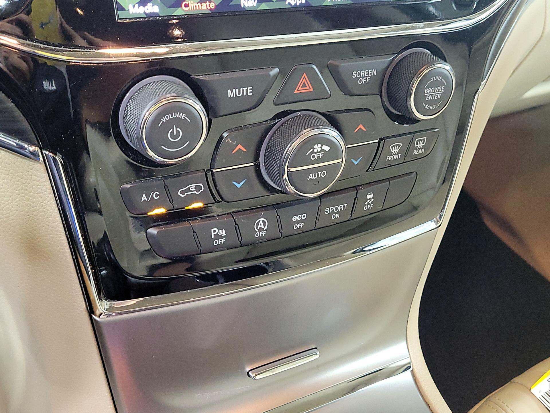 Thumbnail: 2020 Jeep Grand Cherokee - 14