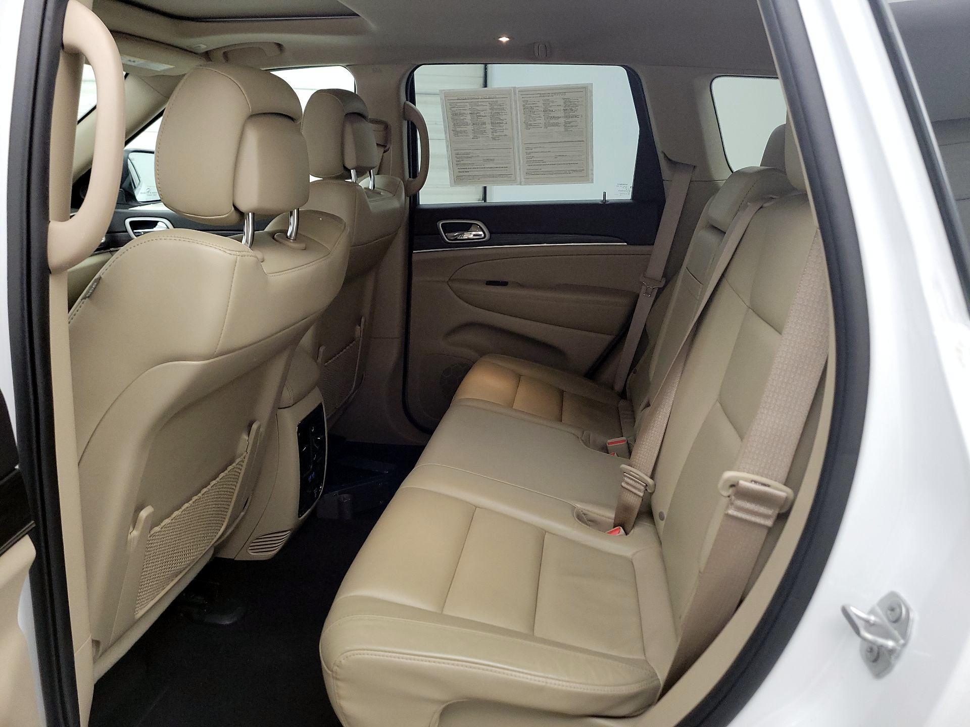 Thumbnail: 2020 Jeep Grand Cherokee - 16