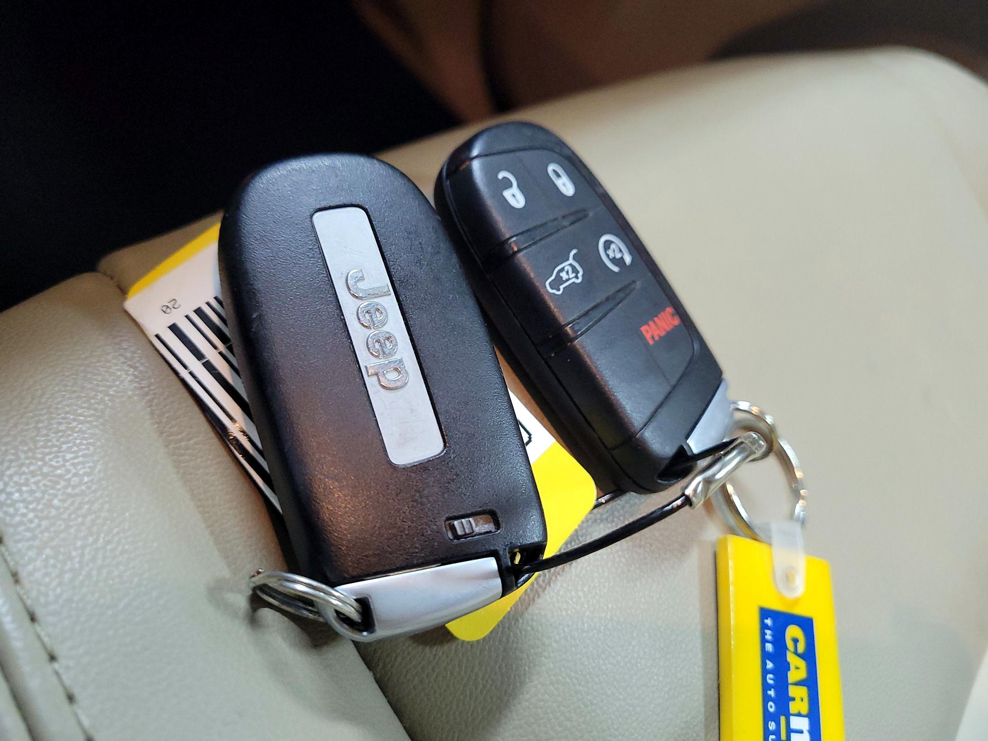 Thumbnail: 2020 Jeep Grand Cherokee - 19