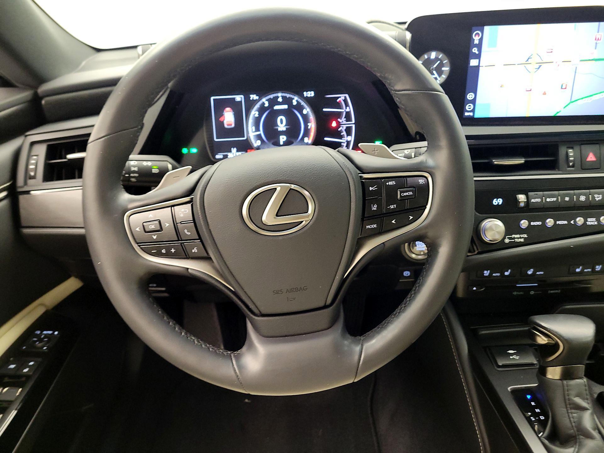 Thumbnail: 2022 Lexus ES - 10