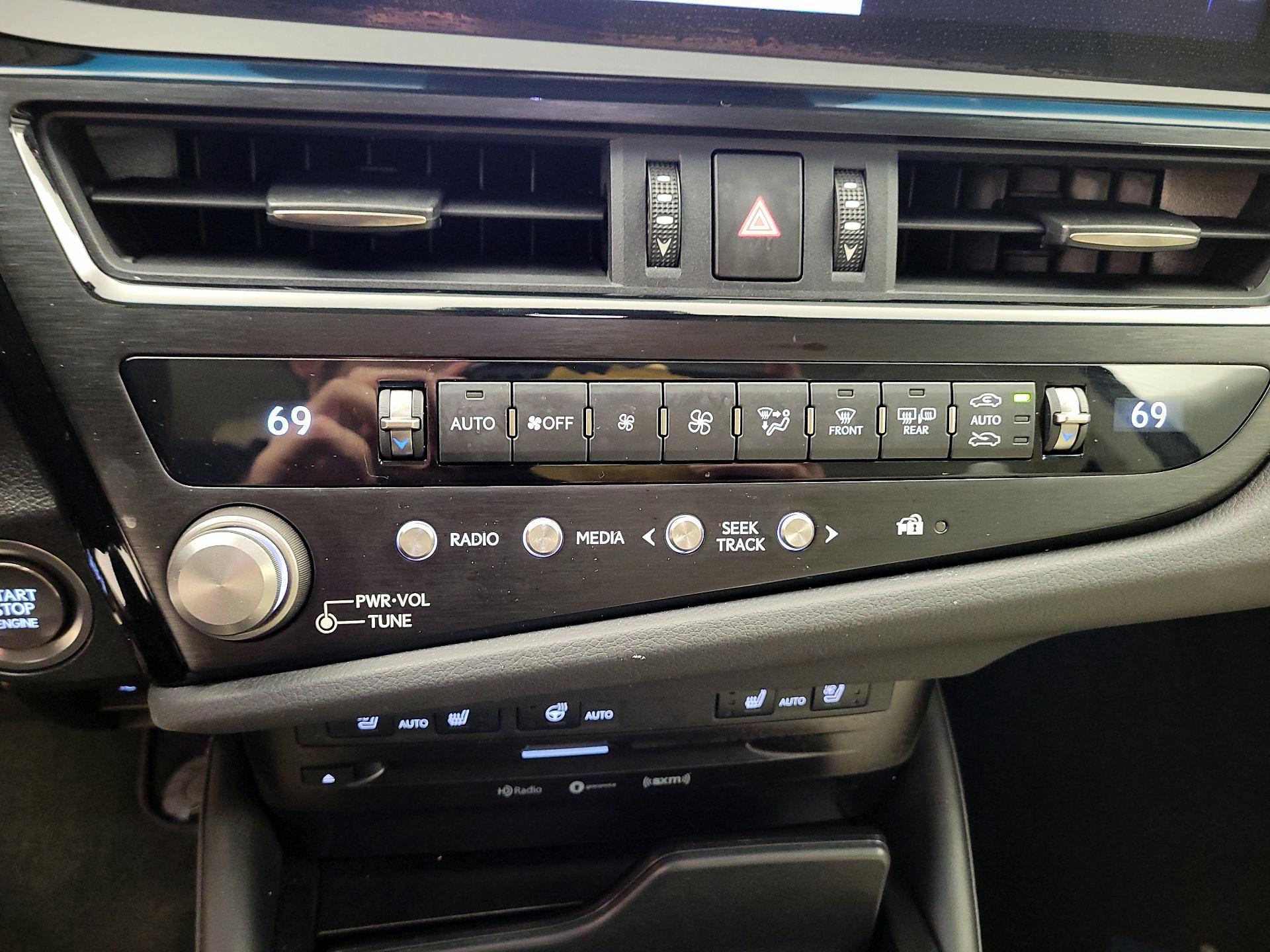 Thumbnail: 2022 Lexus ES - 14