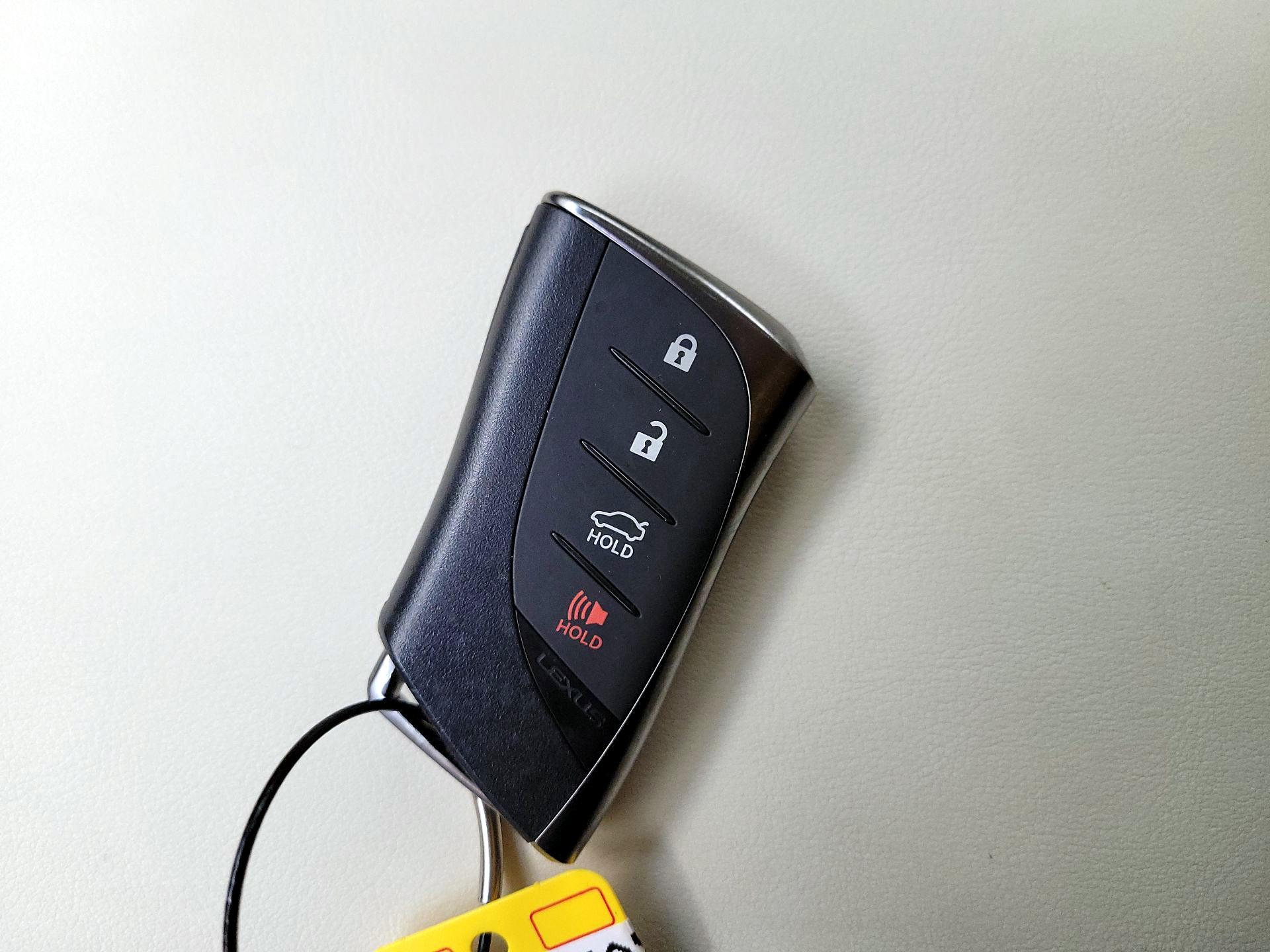 Thumbnail: 2022 Lexus ES - 18