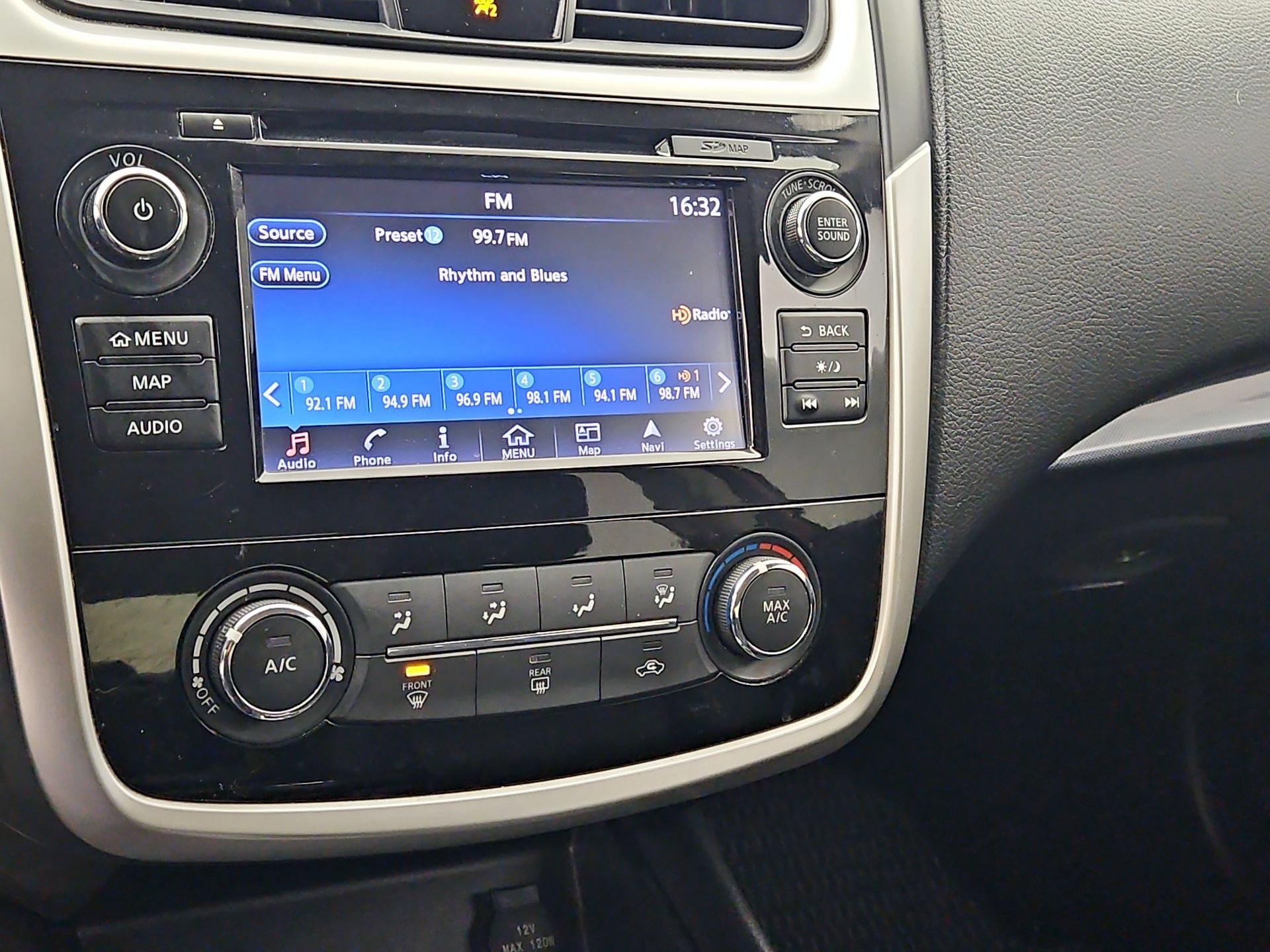 Thumbnail: 2018 Nissan Altima - 16