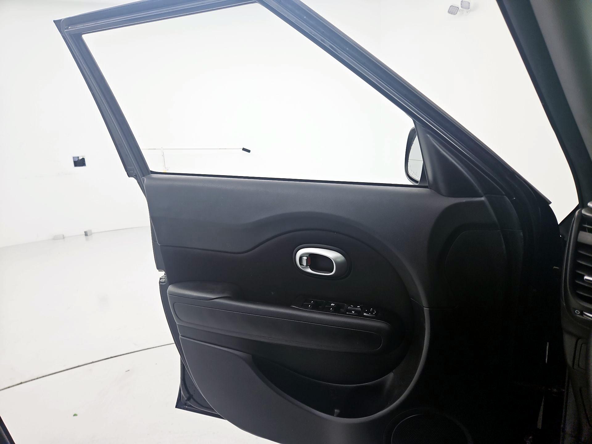 Thumbnail: 2015 Kia Soul - 12