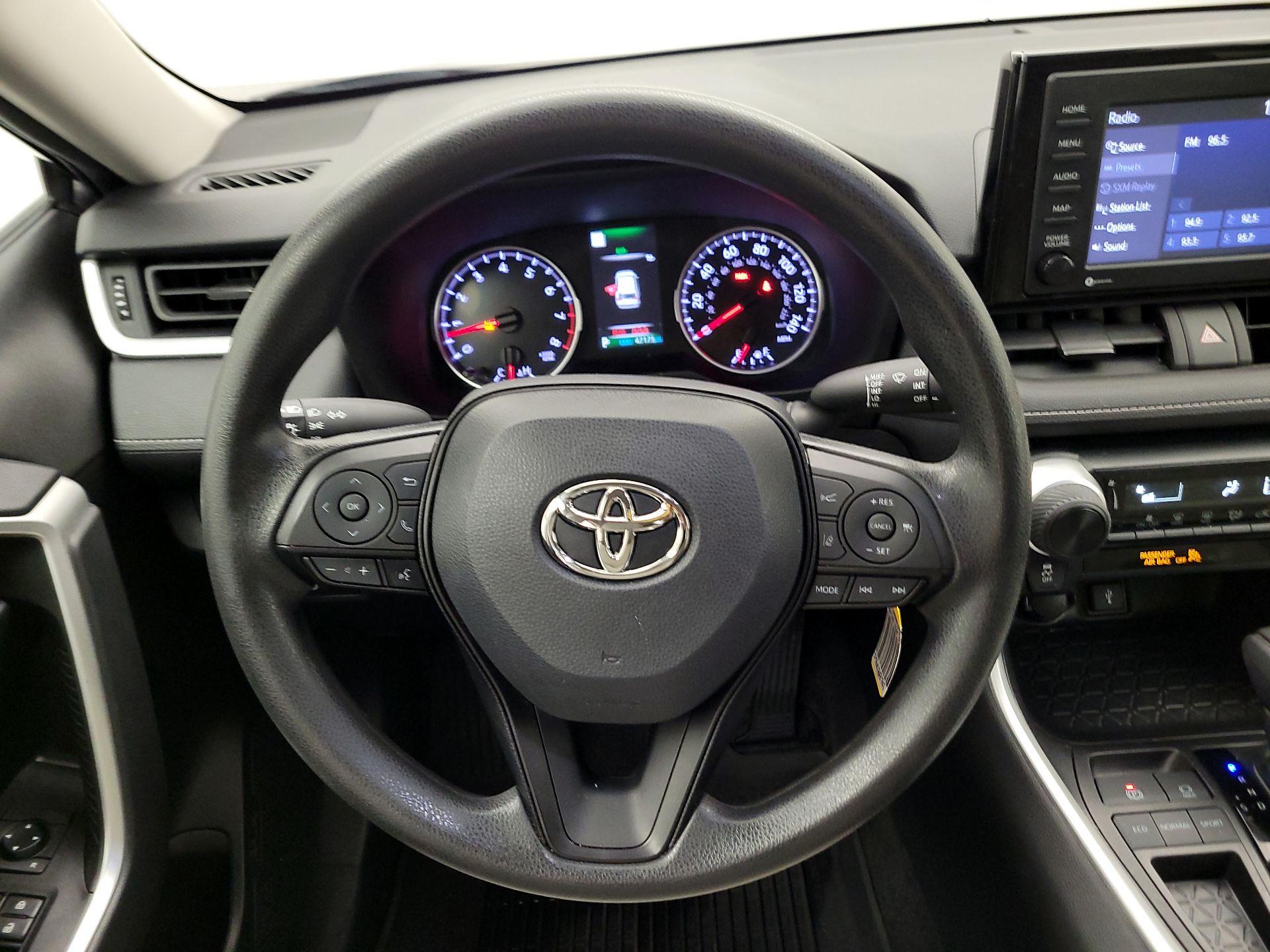 Thumbnail: 2022 Toyota RAV4 - 10