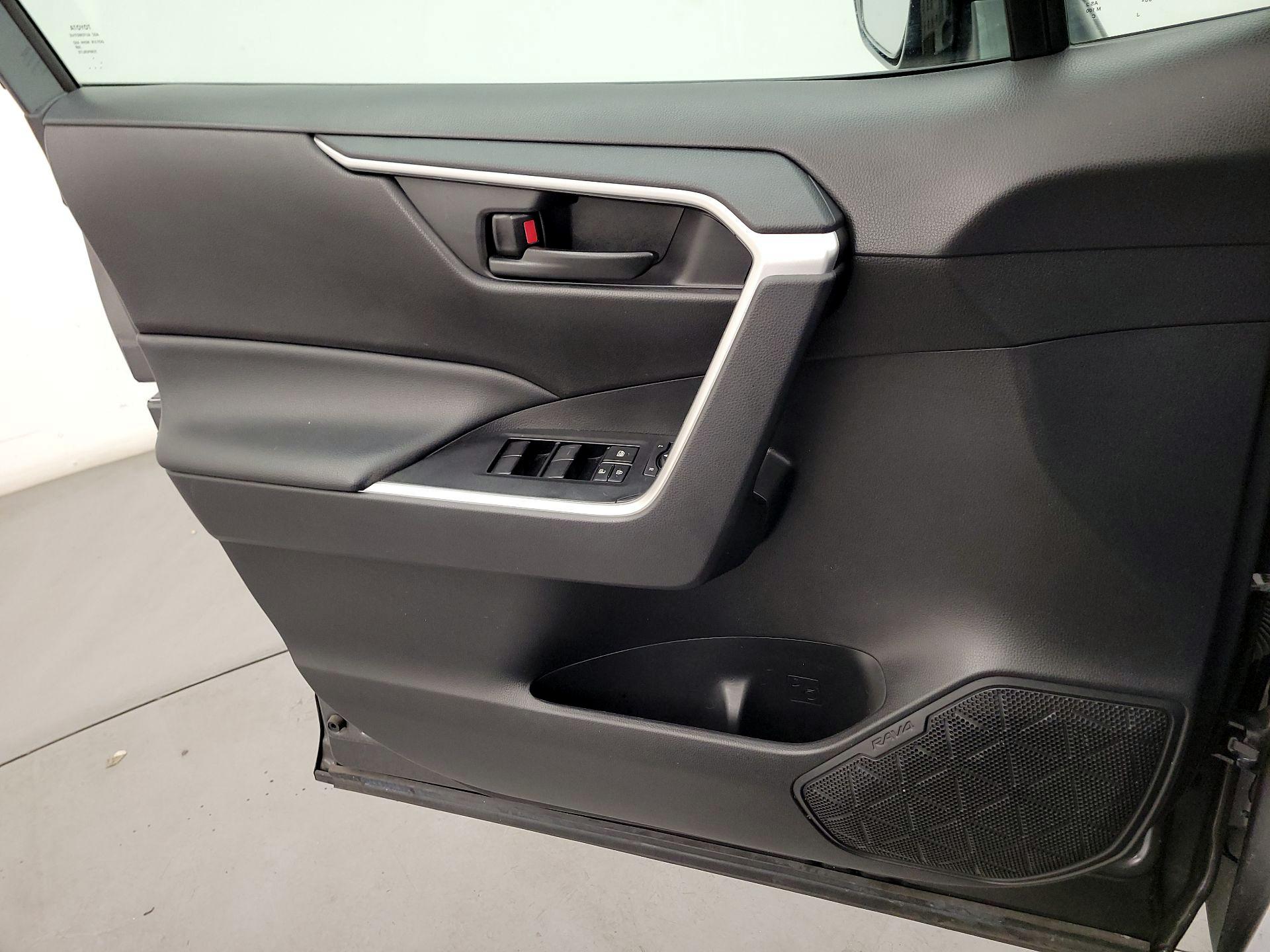 Thumbnail: 2022 Toyota RAV4 - 12