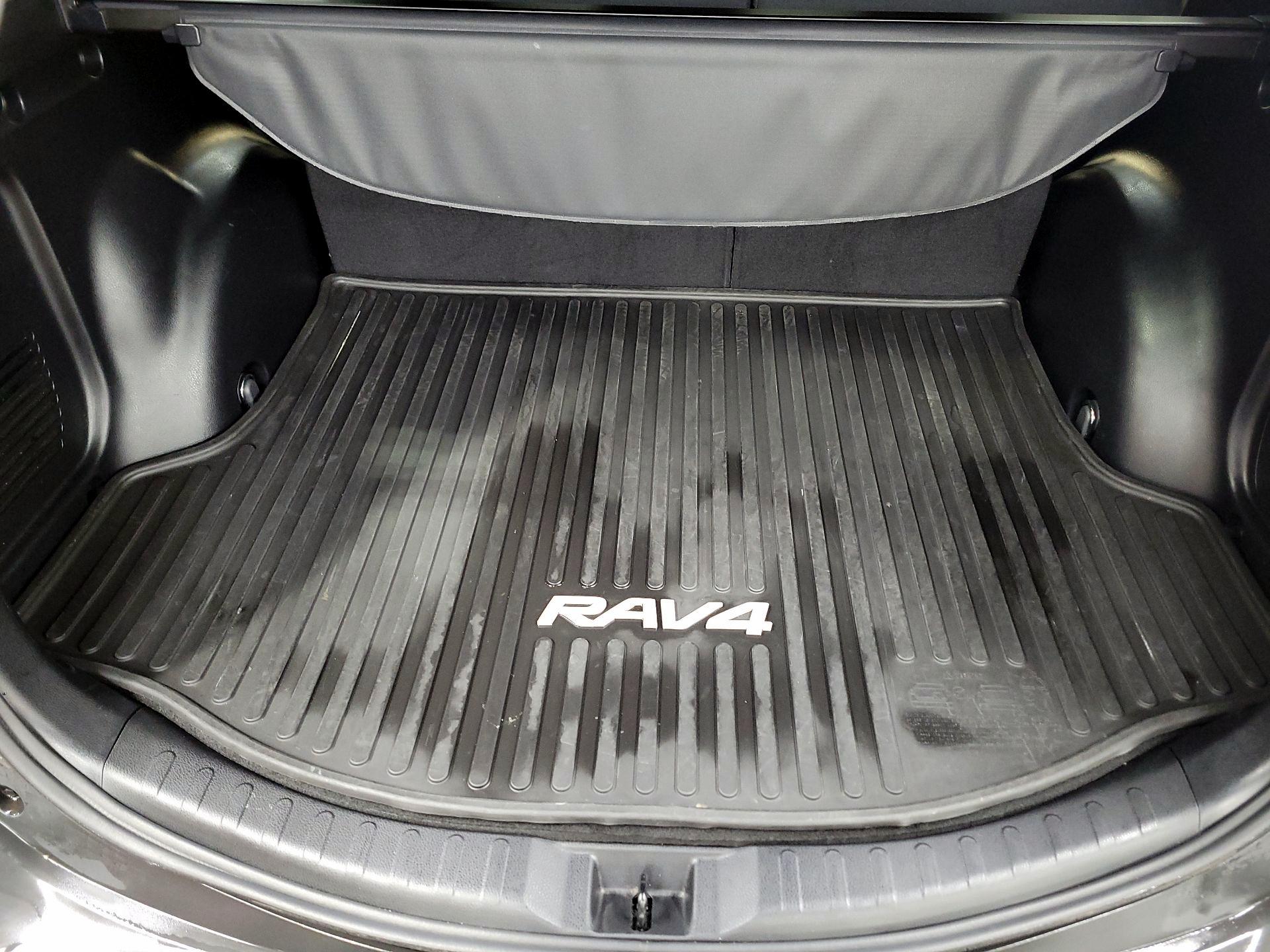 Thumbnail: 2015 Toyota RAV4 - 16