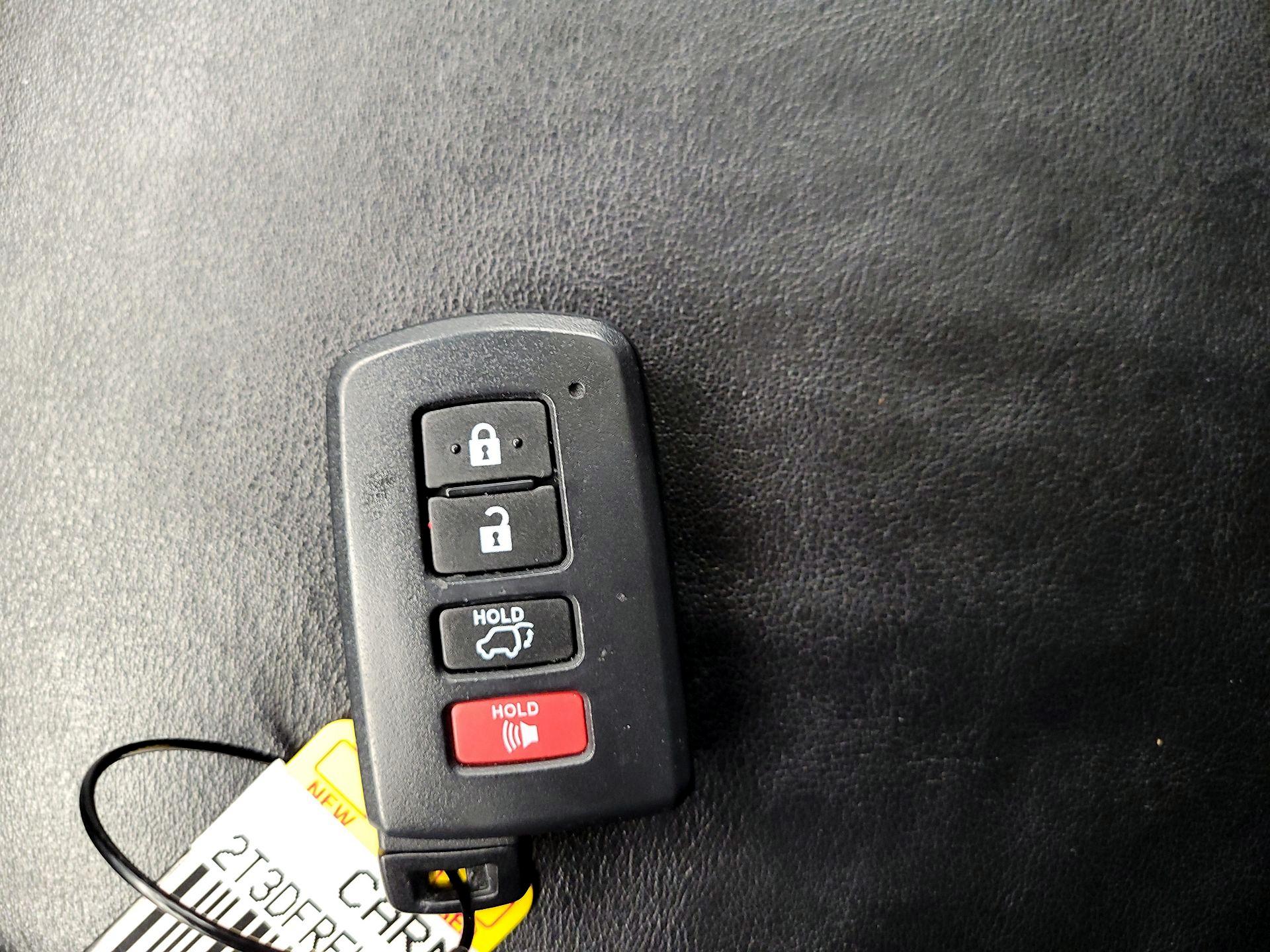 Thumbnail: 2015 Toyota RAV4 - 18