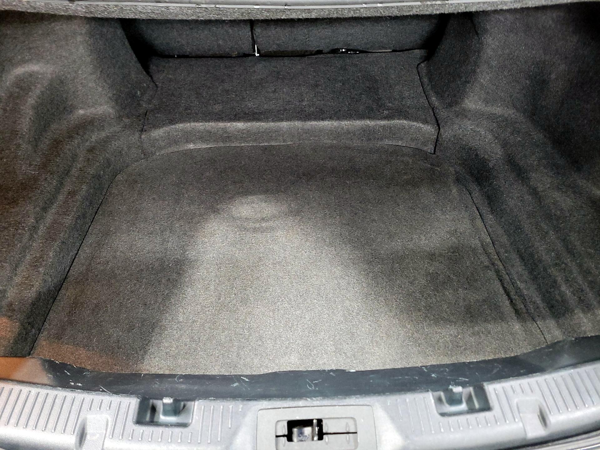 Thumbnail: 2018 Ford Taurus - 16