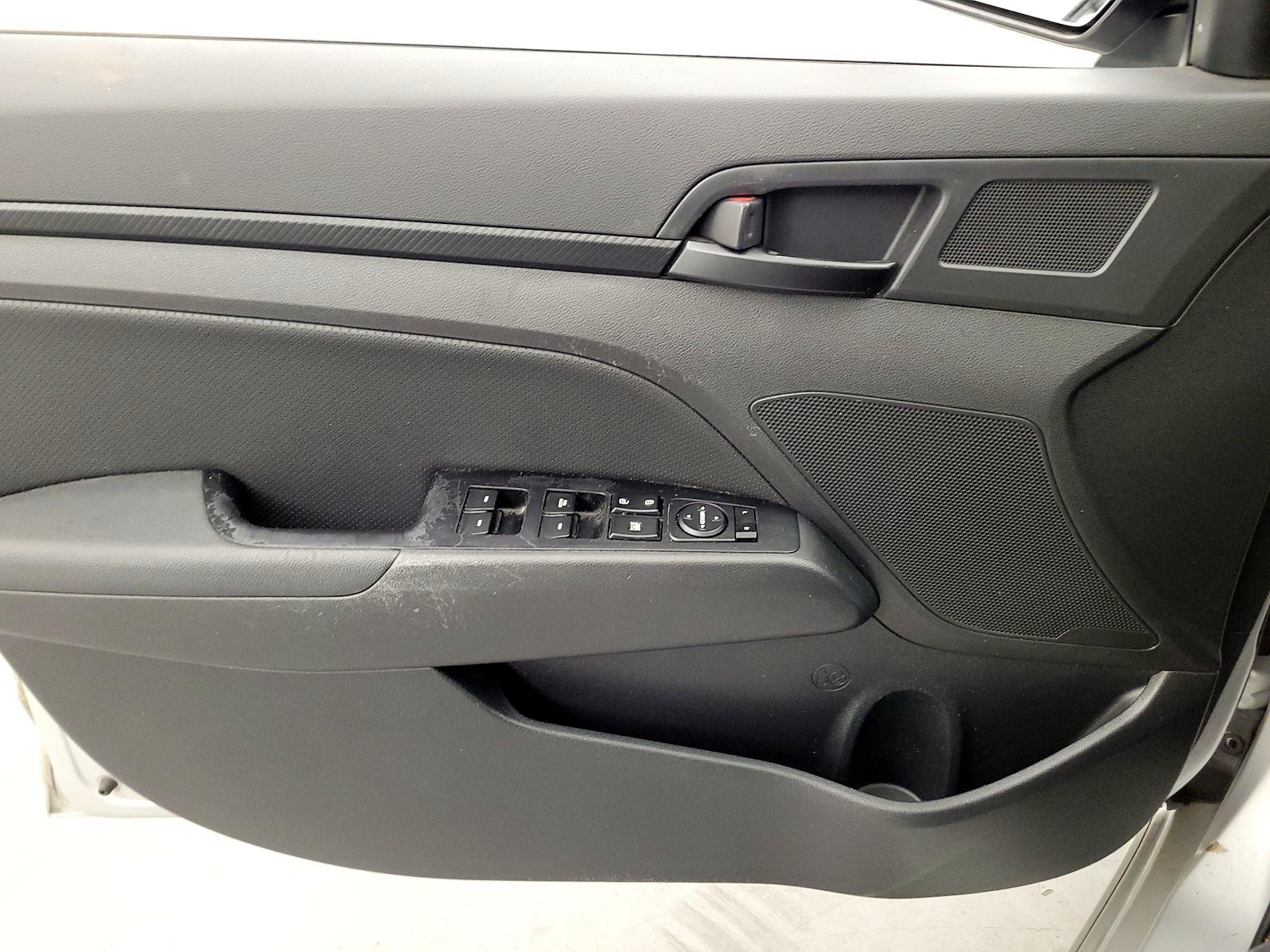 Thumbnail: 2018 Hyundai Elantra - 12