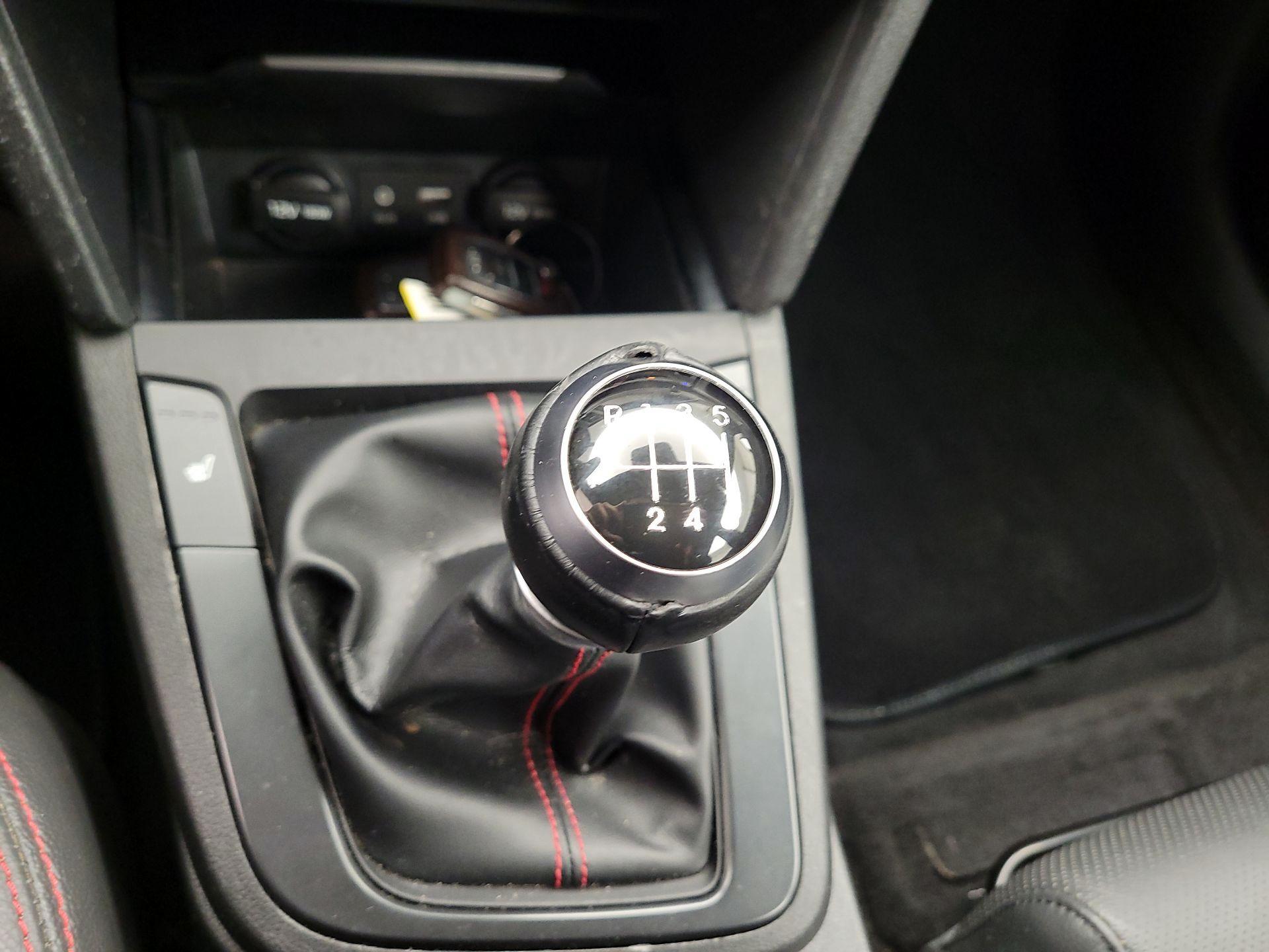 Thumbnail: 2018 Hyundai Elantra - 15