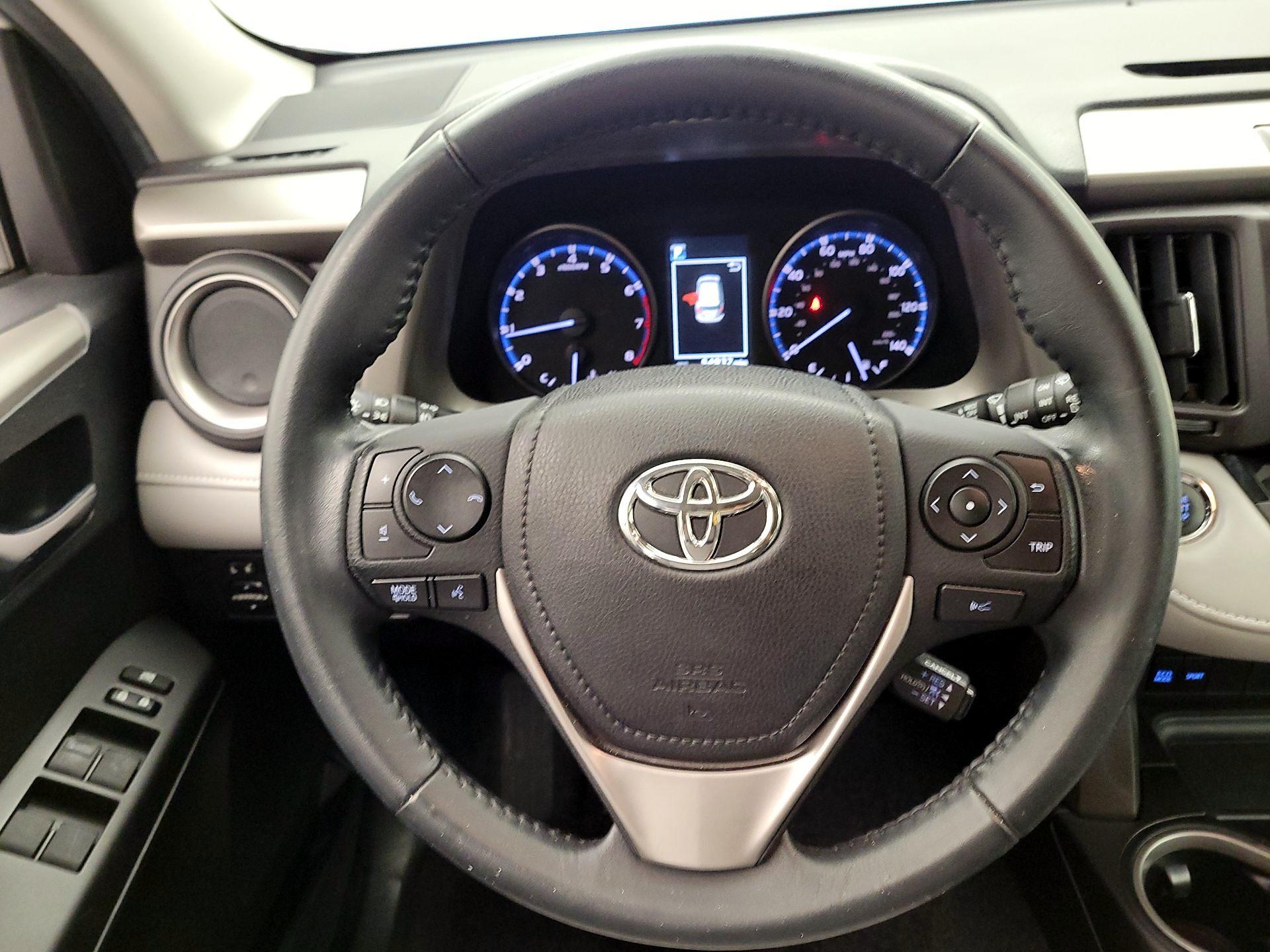 Thumbnail: 2018 Toyota RAV4 - 10
