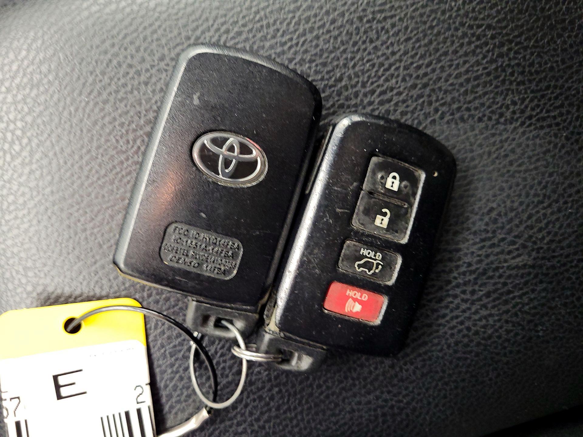 Thumbnail: 2018 Toyota RAV4 - 18