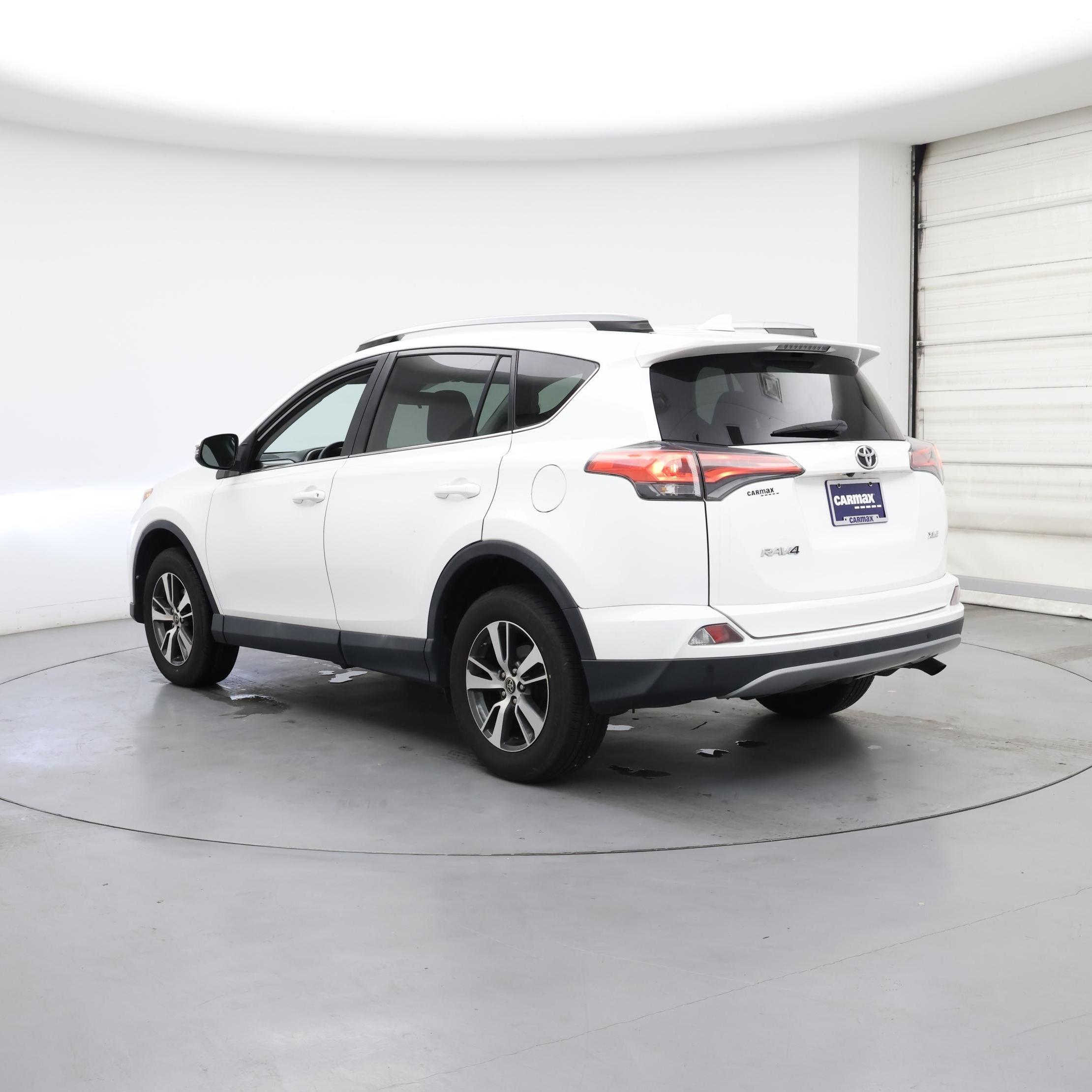Thumbnail: 2018 Toyota RAV4 - 2