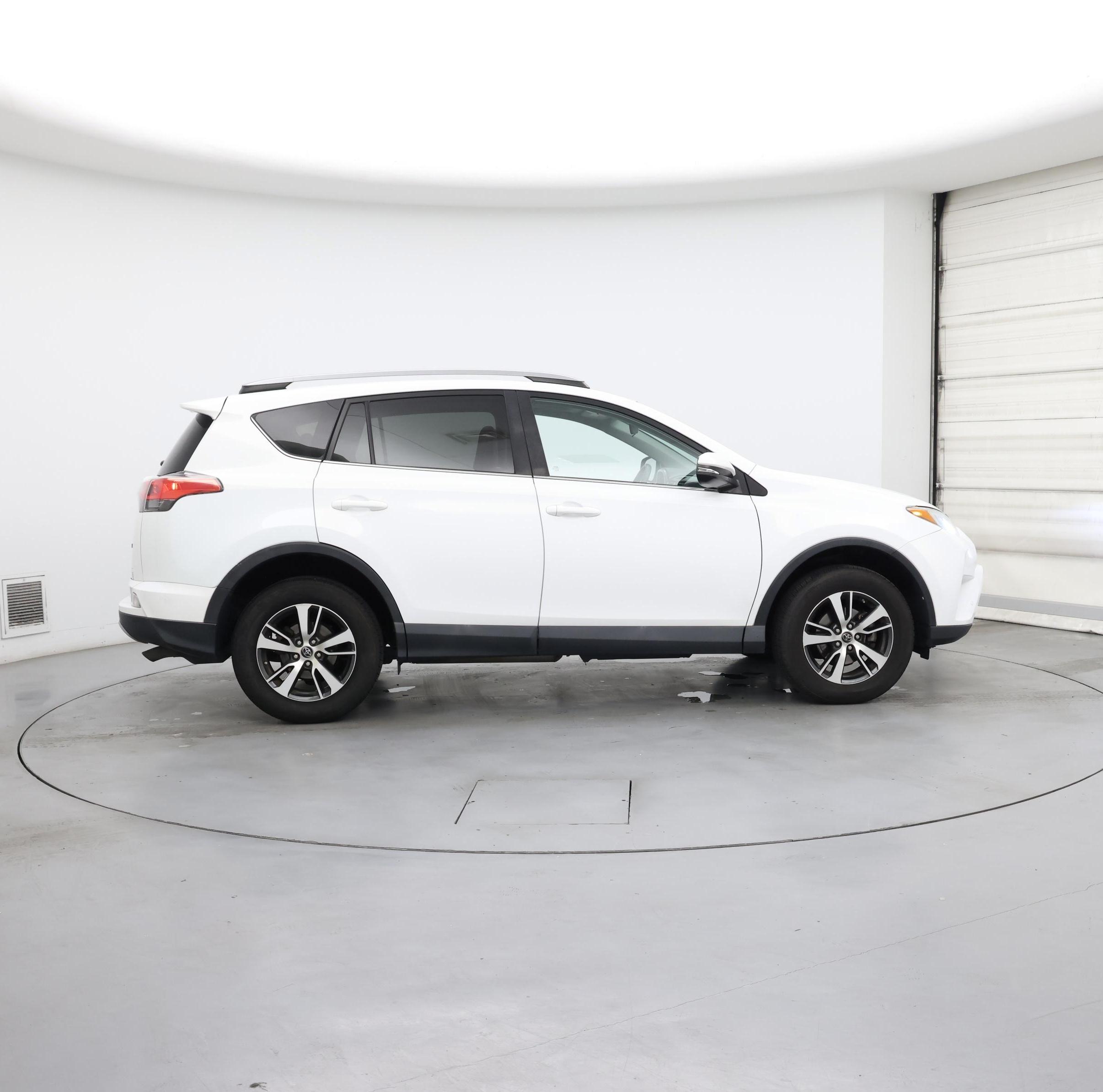 Thumbnail: 2018 Toyota RAV4 - 7