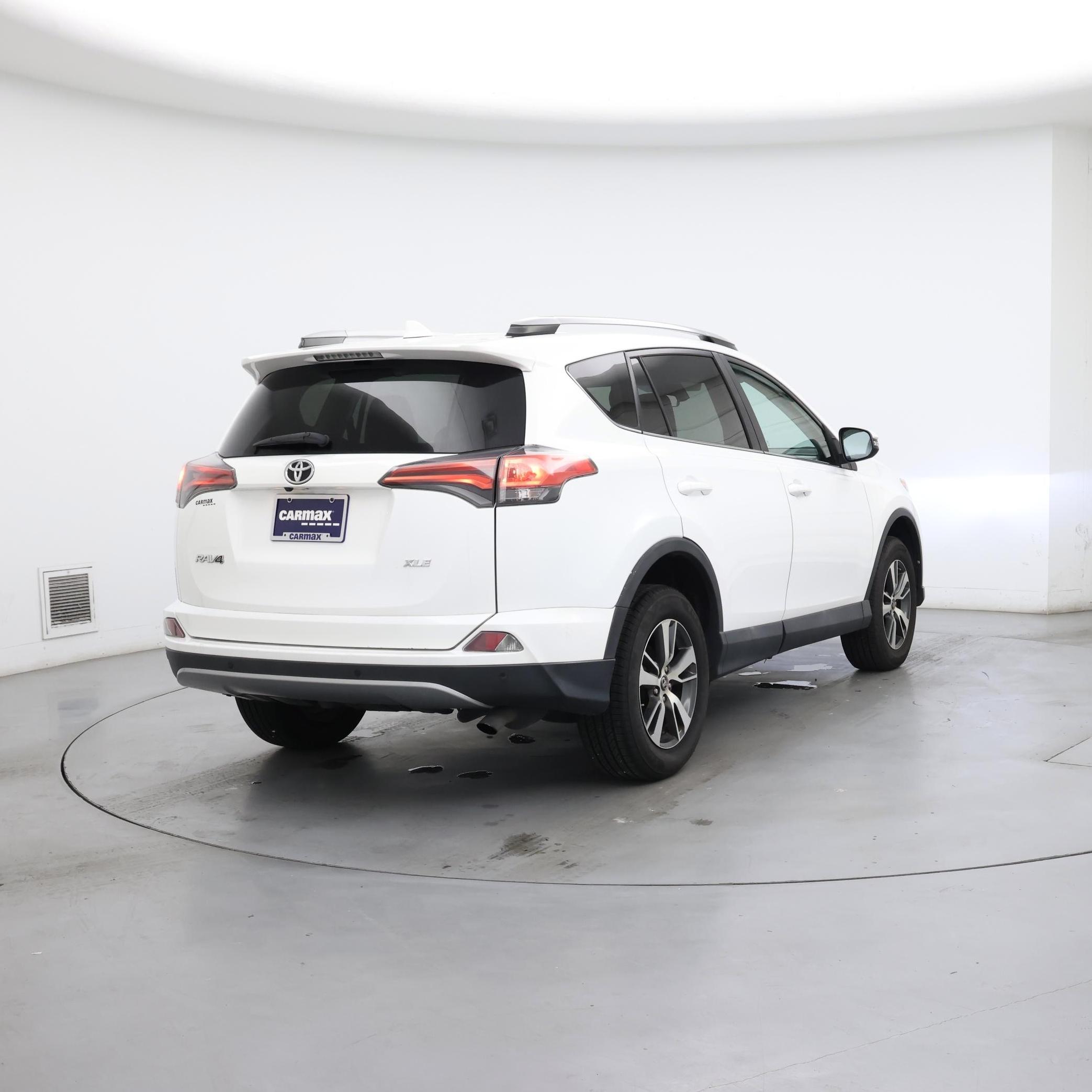 Thumbnail: 2018 Toyota RAV4 - 8