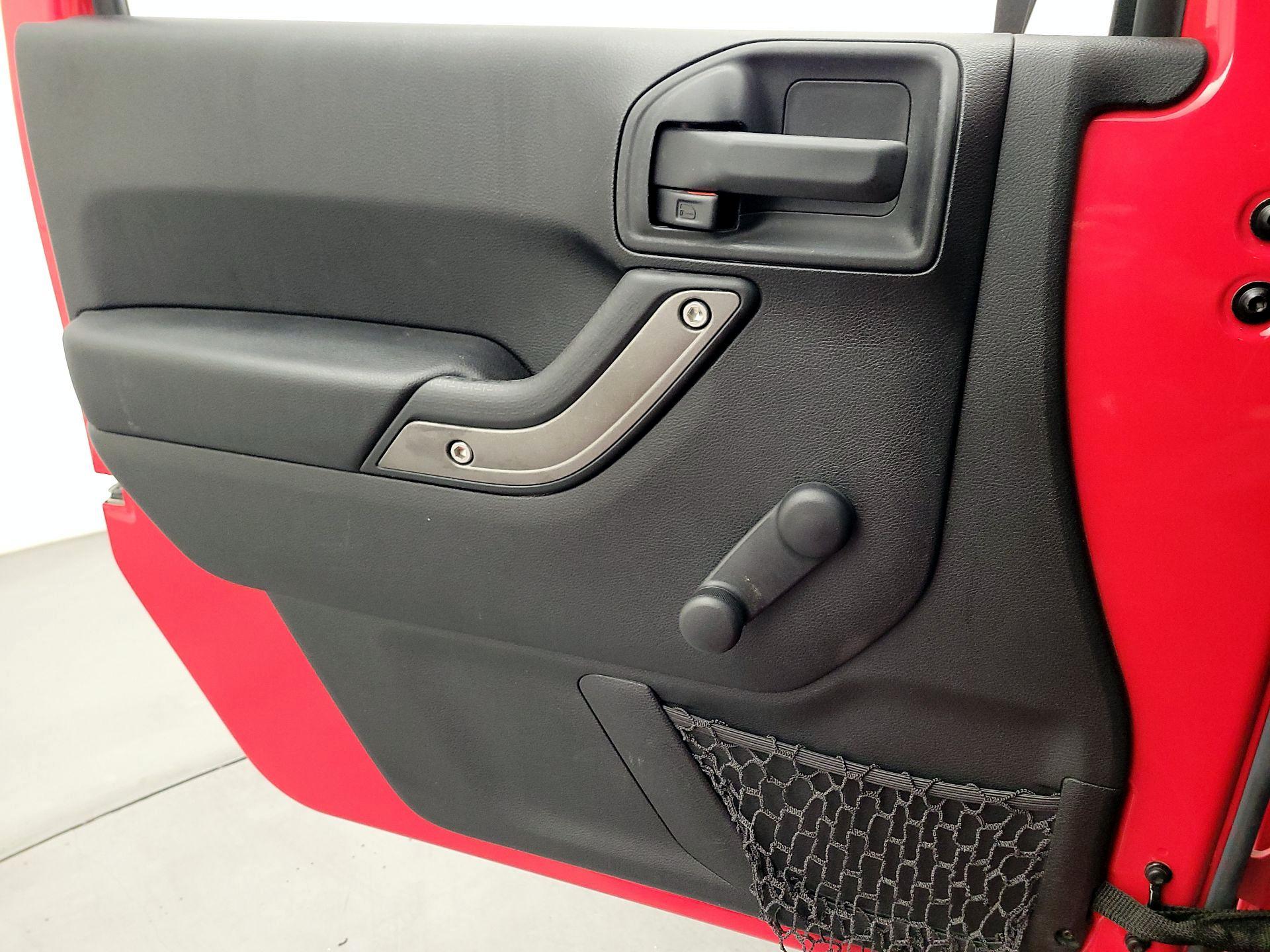 Thumbnail: 2016 Jeep Wrangler - 12