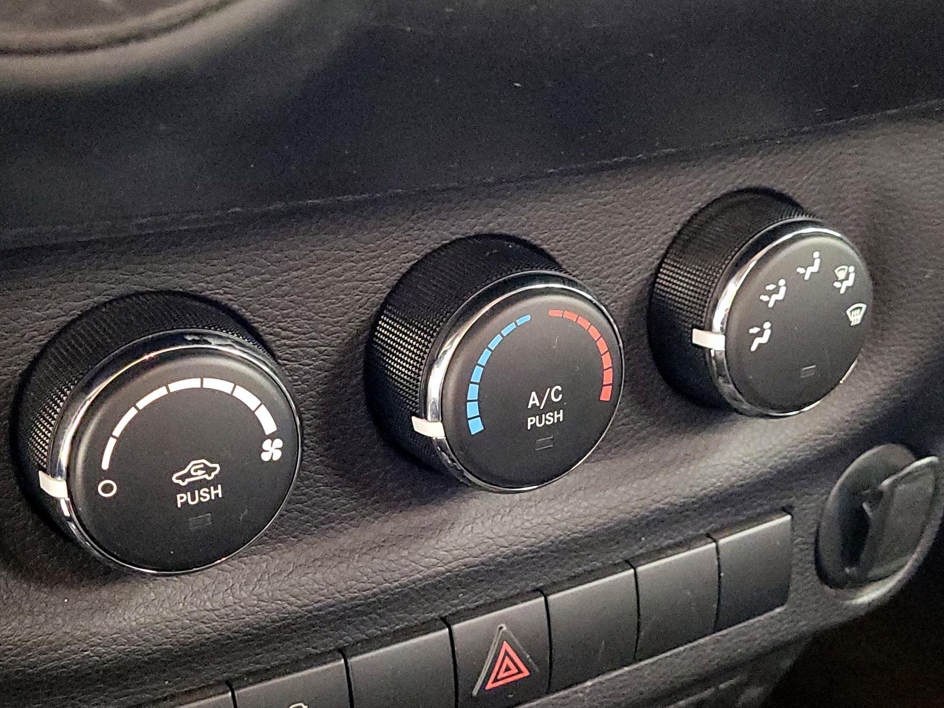 Thumbnail: 2016 Jeep Wrangler - 14