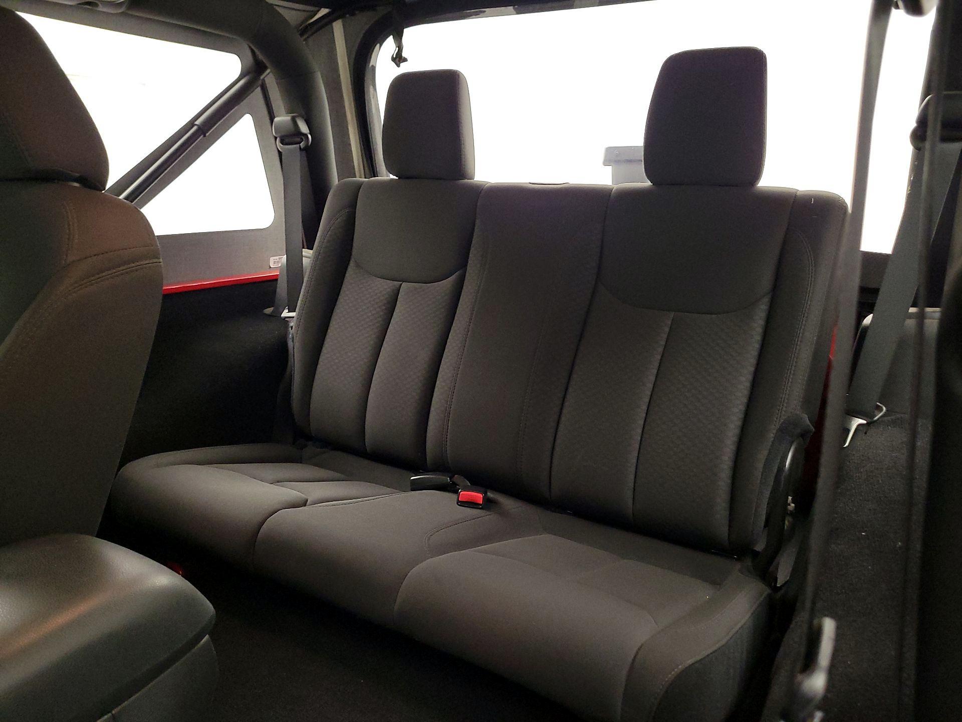 Thumbnail: 2016 Jeep Wrangler - 16