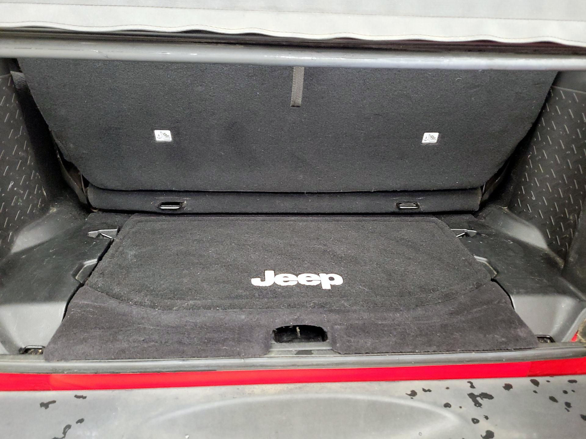 Thumbnail: 2016 Jeep Wrangler - 17