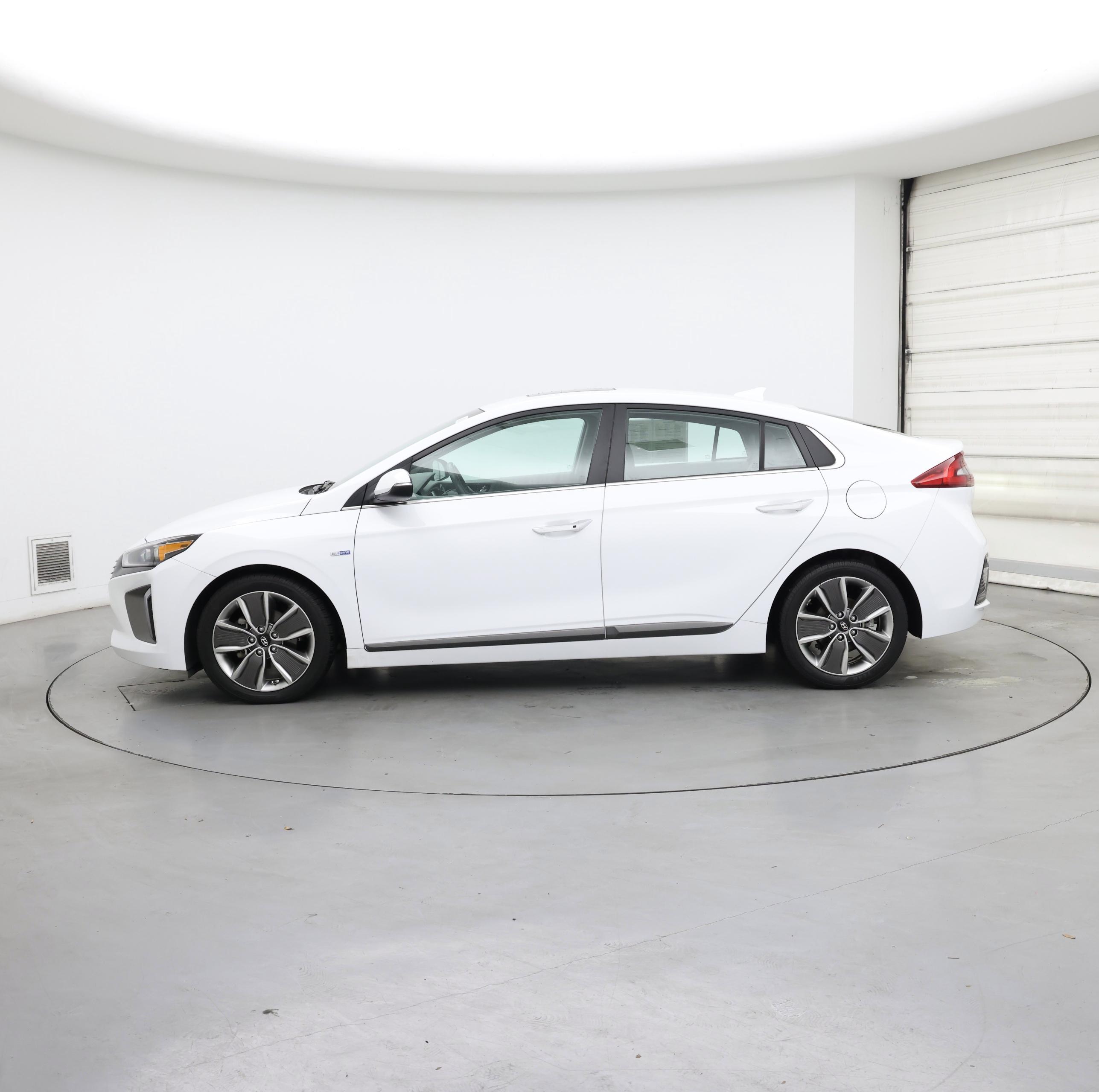 Thumbnail: 2019 Hyundai Ioniq - 3