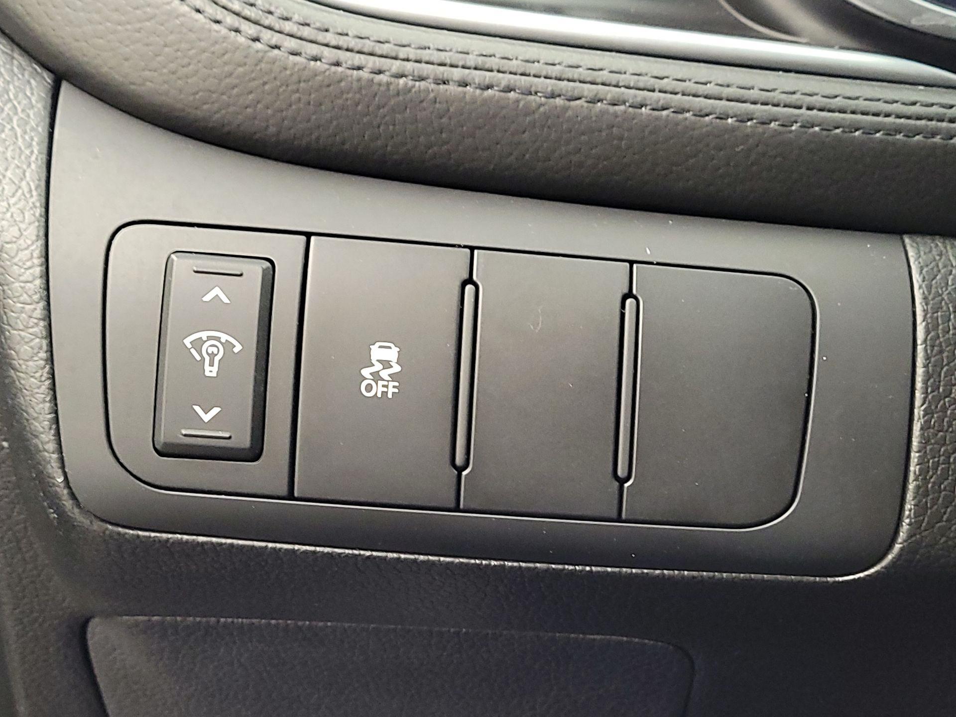 Thumbnail: 2015 Kia Optima - 13