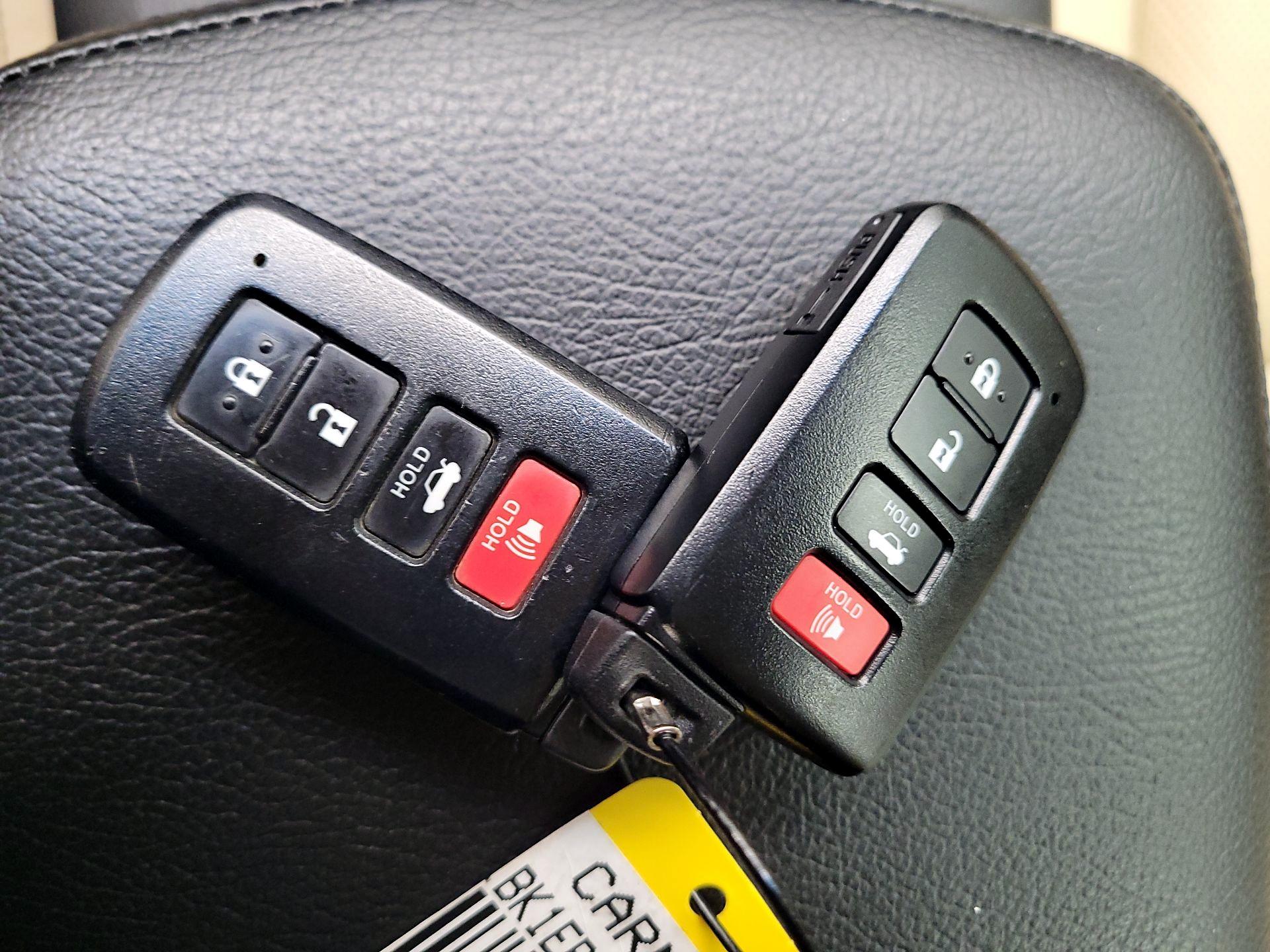 Thumbnail: 2015 Toyota Avalon - 18