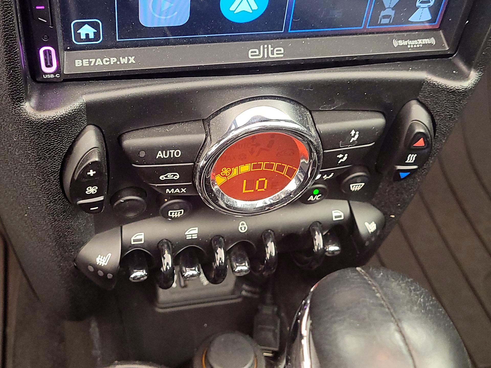 Thumbnail: 2015 MINI Cooper - 15