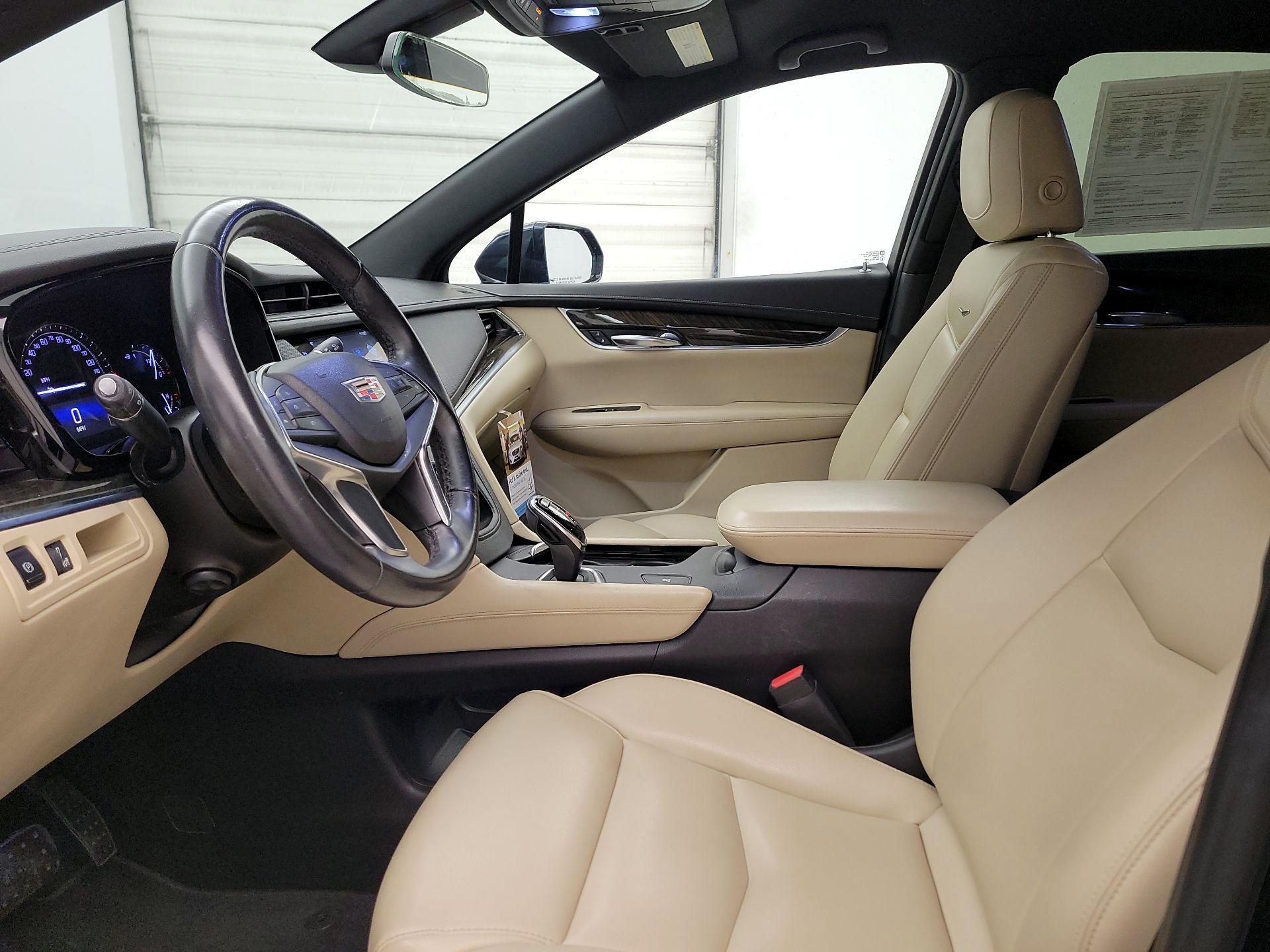 Thumbnail: 2017 Cadillac XT5 - 11