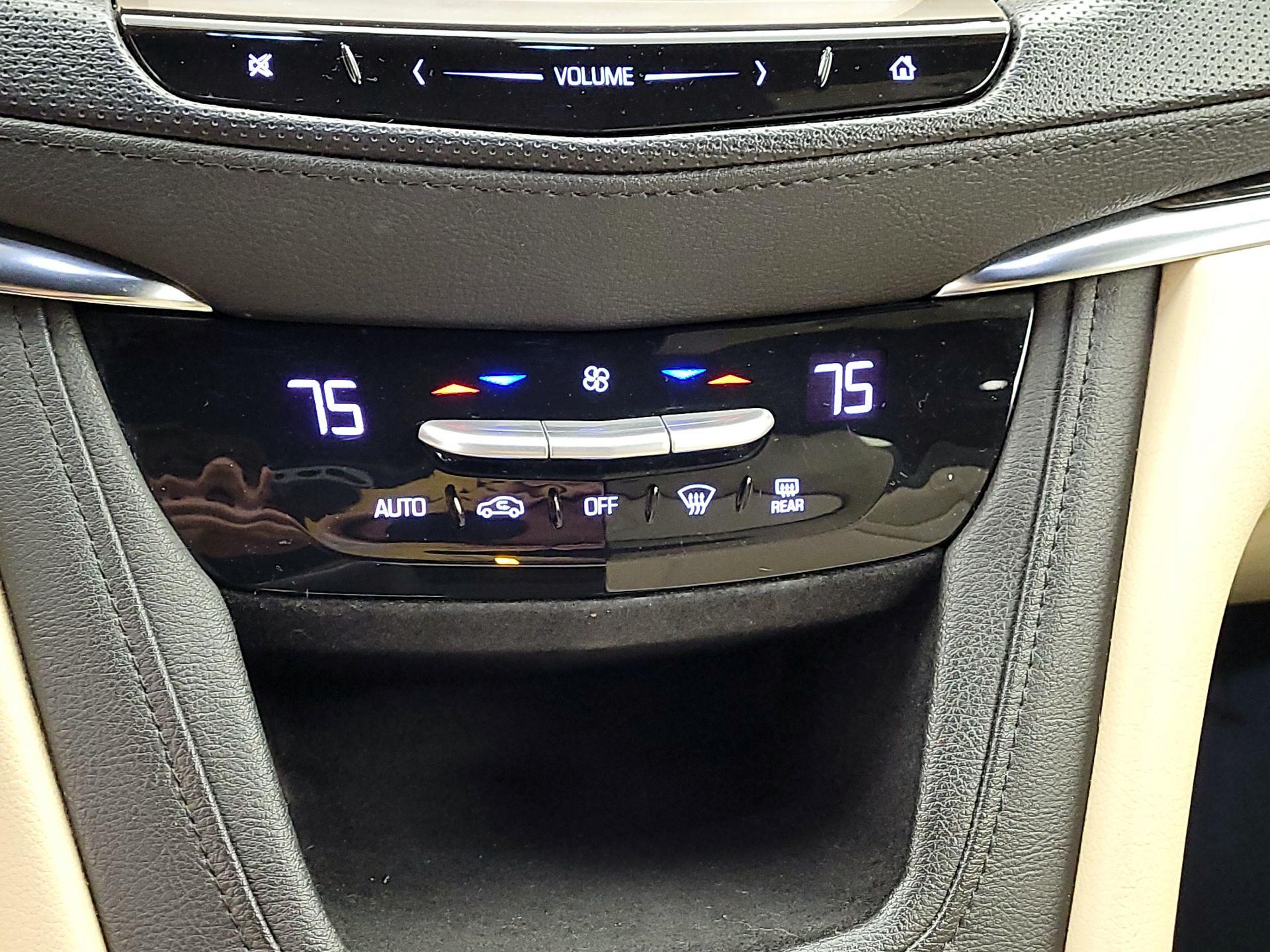 Thumbnail: 2017 Cadillac XT5 - 16