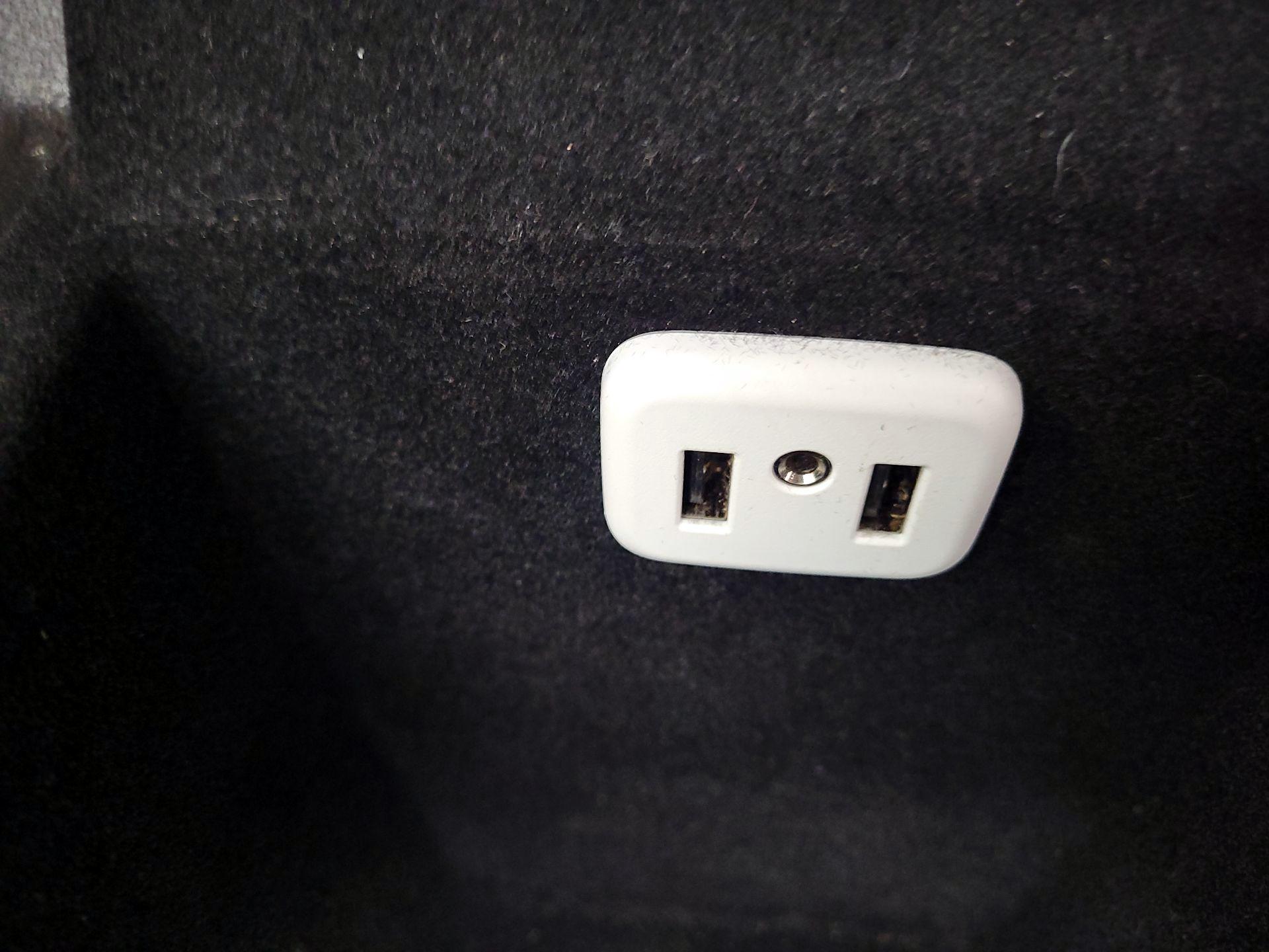 Thumbnail: 2017 Cadillac XT5 - 18