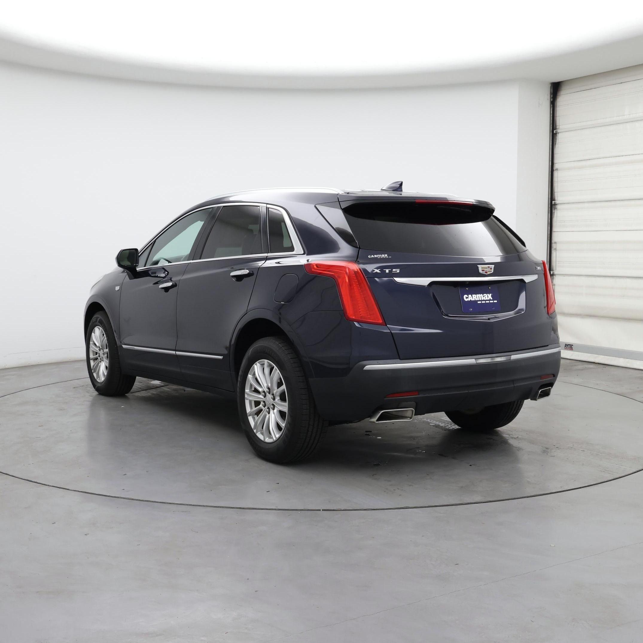 Thumbnail: 2017 Cadillac XT5 - 2