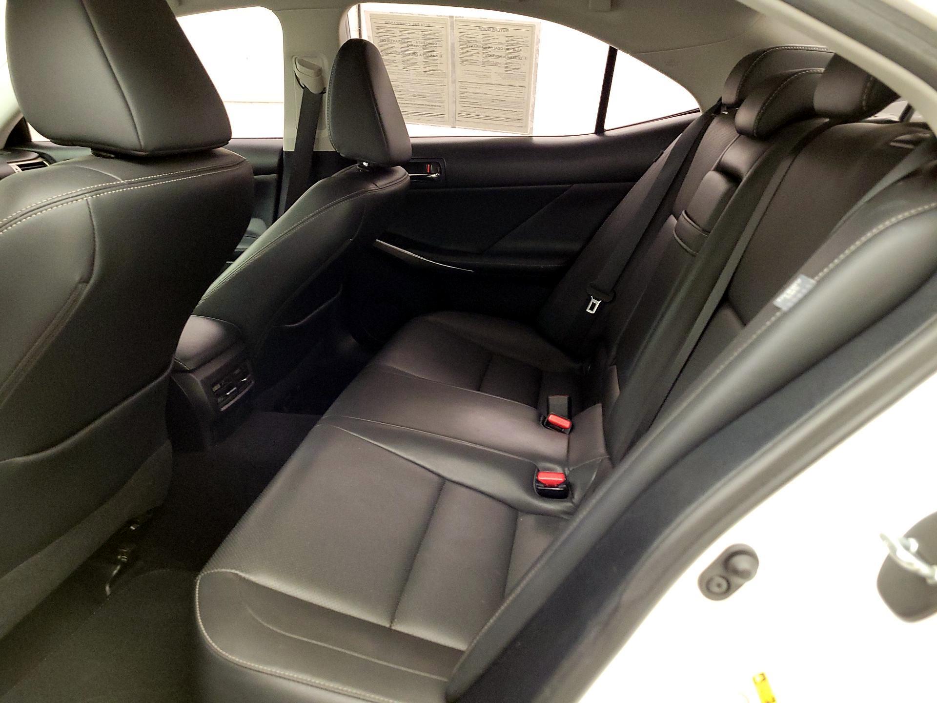 Thumbnail: 2016 Lexus IS - 19