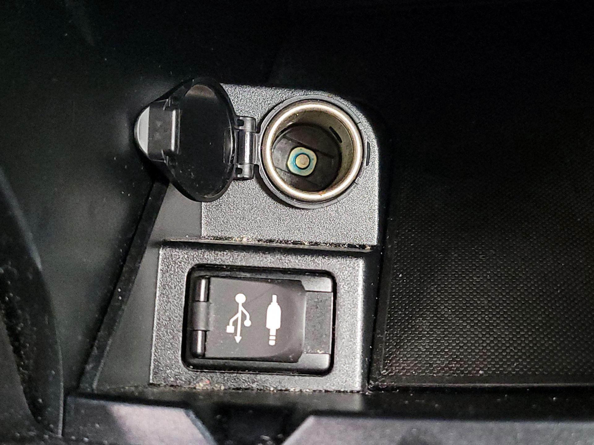 Thumbnail: 2015 Toyota Camry - 18