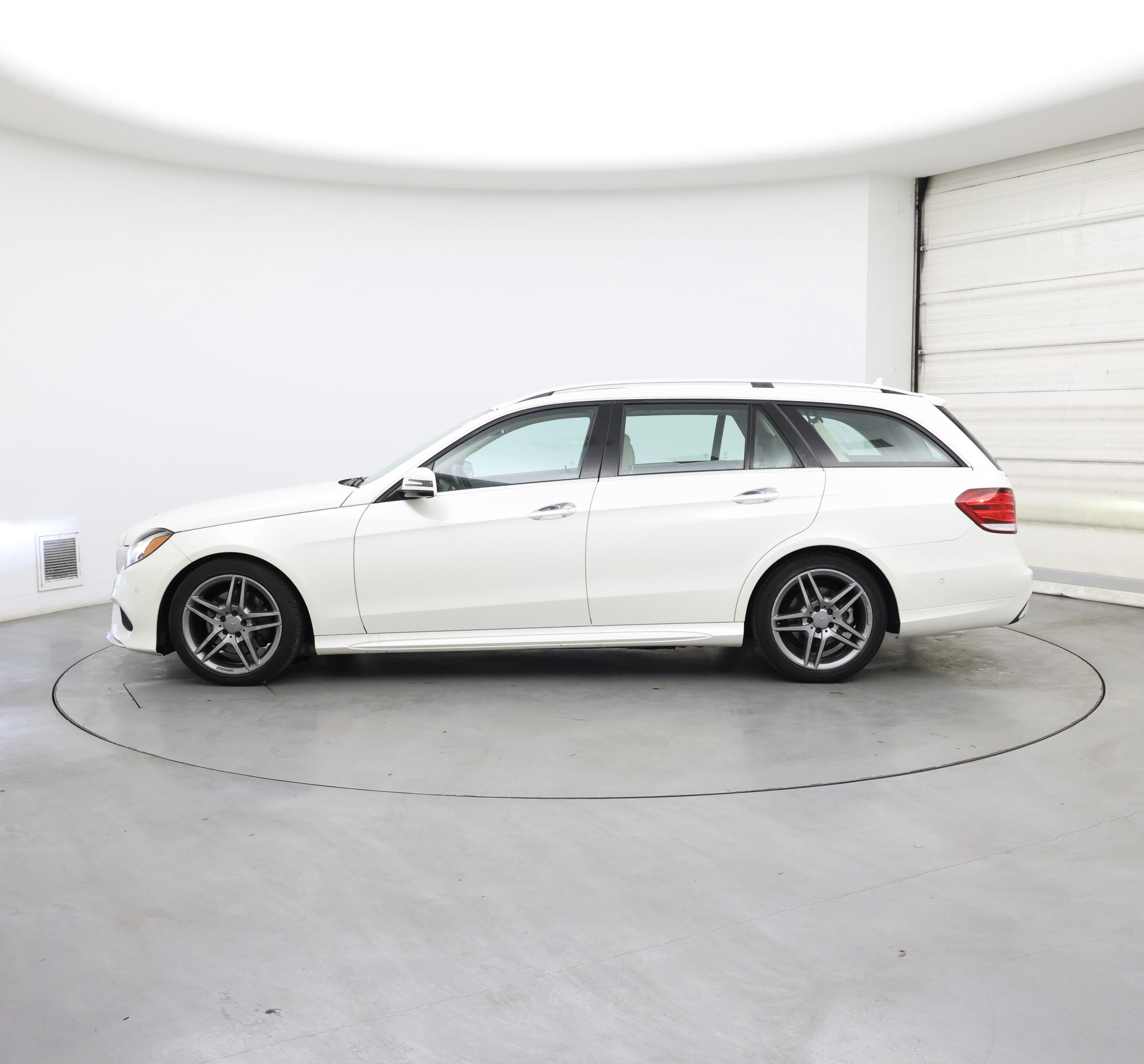 Thumbnail: 2016 Mercedes-Benz E-Class - 3