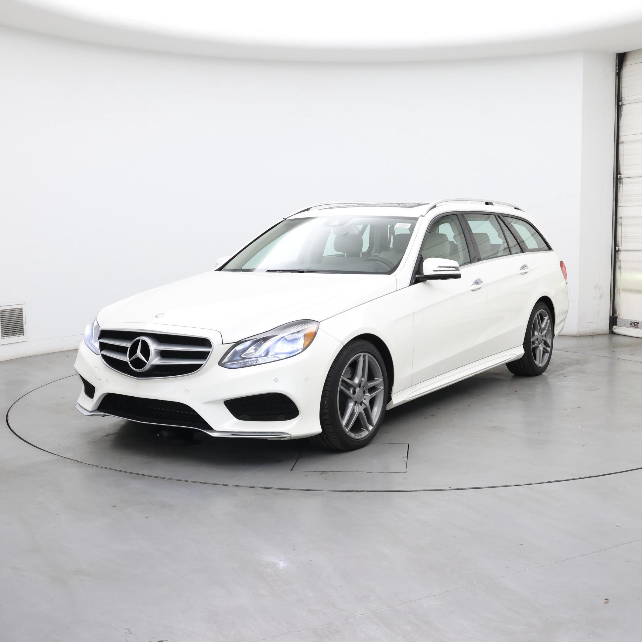 Thumbnail: 2016 Mercedes-Benz E-Class - 4