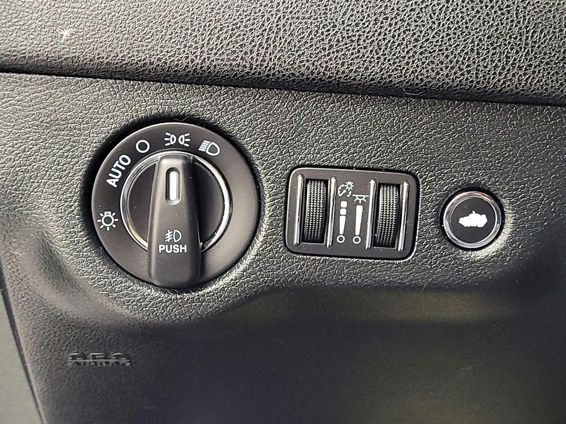 Thumbnail: 2018 Chrysler 300 - 13