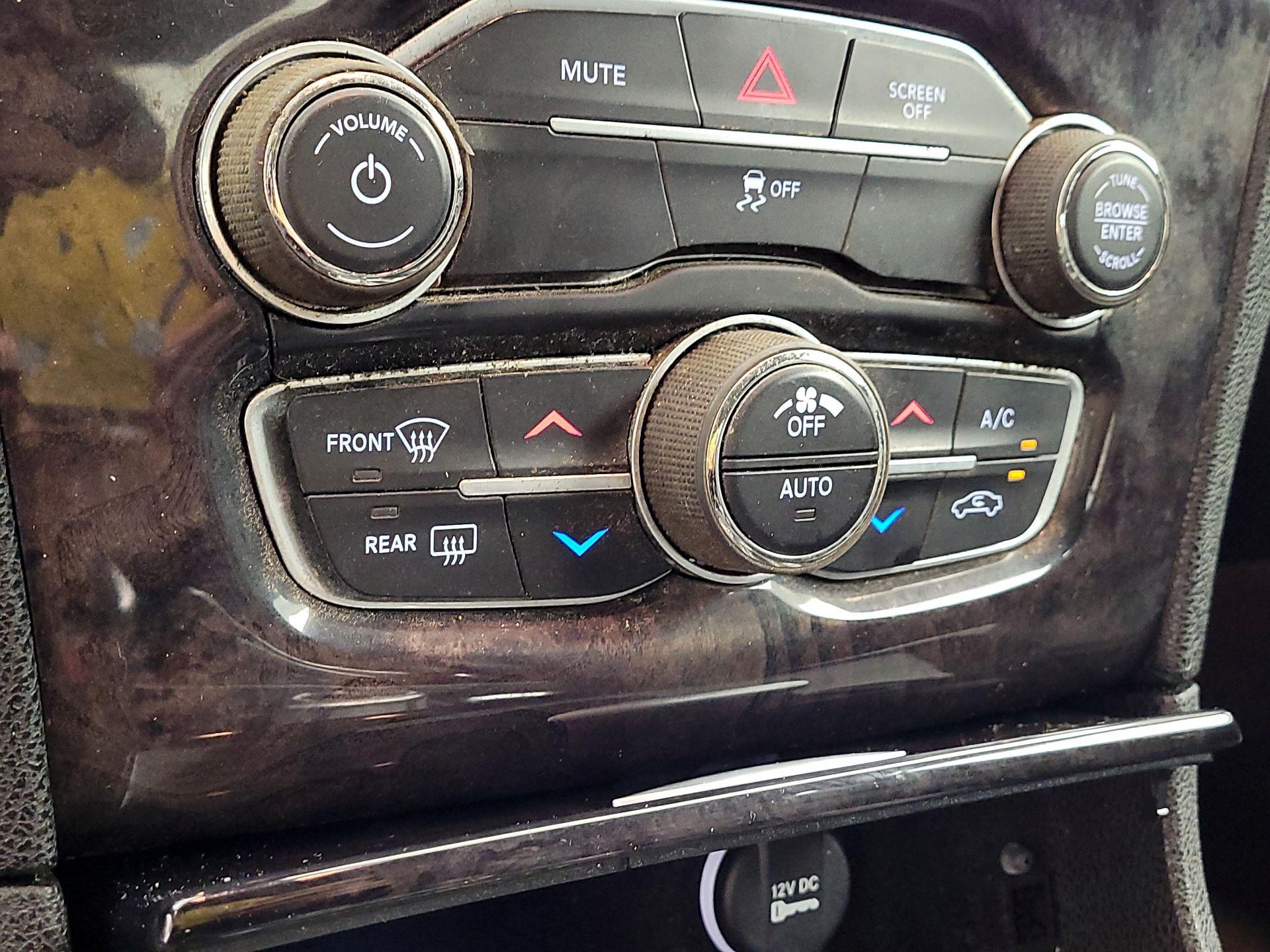 Thumbnail: 2018 Chrysler 300 - 16