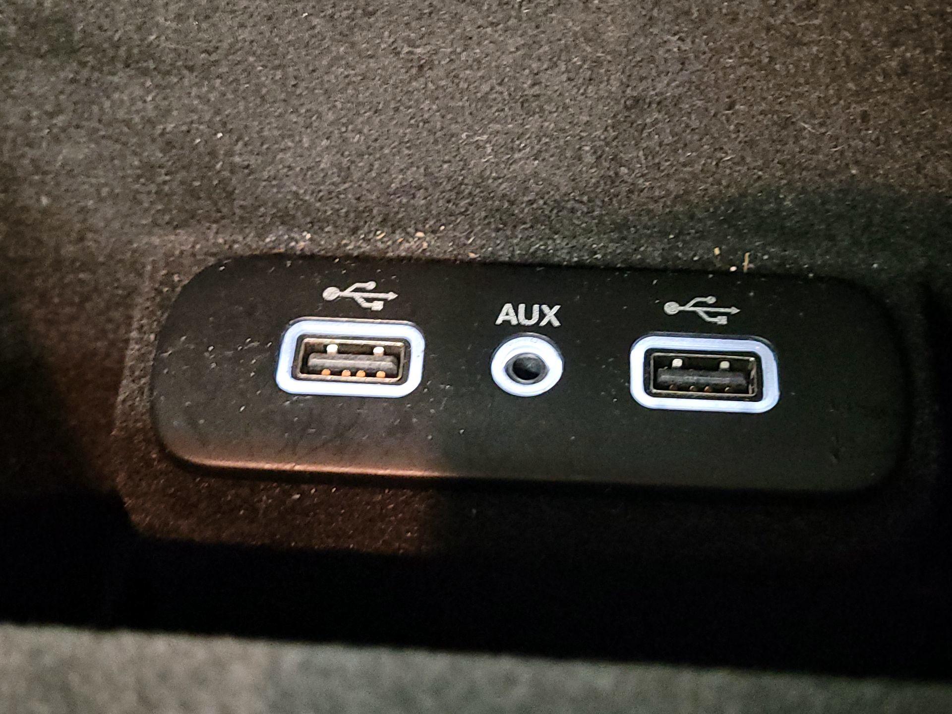 Thumbnail: 2018 Chrysler 300 - 18