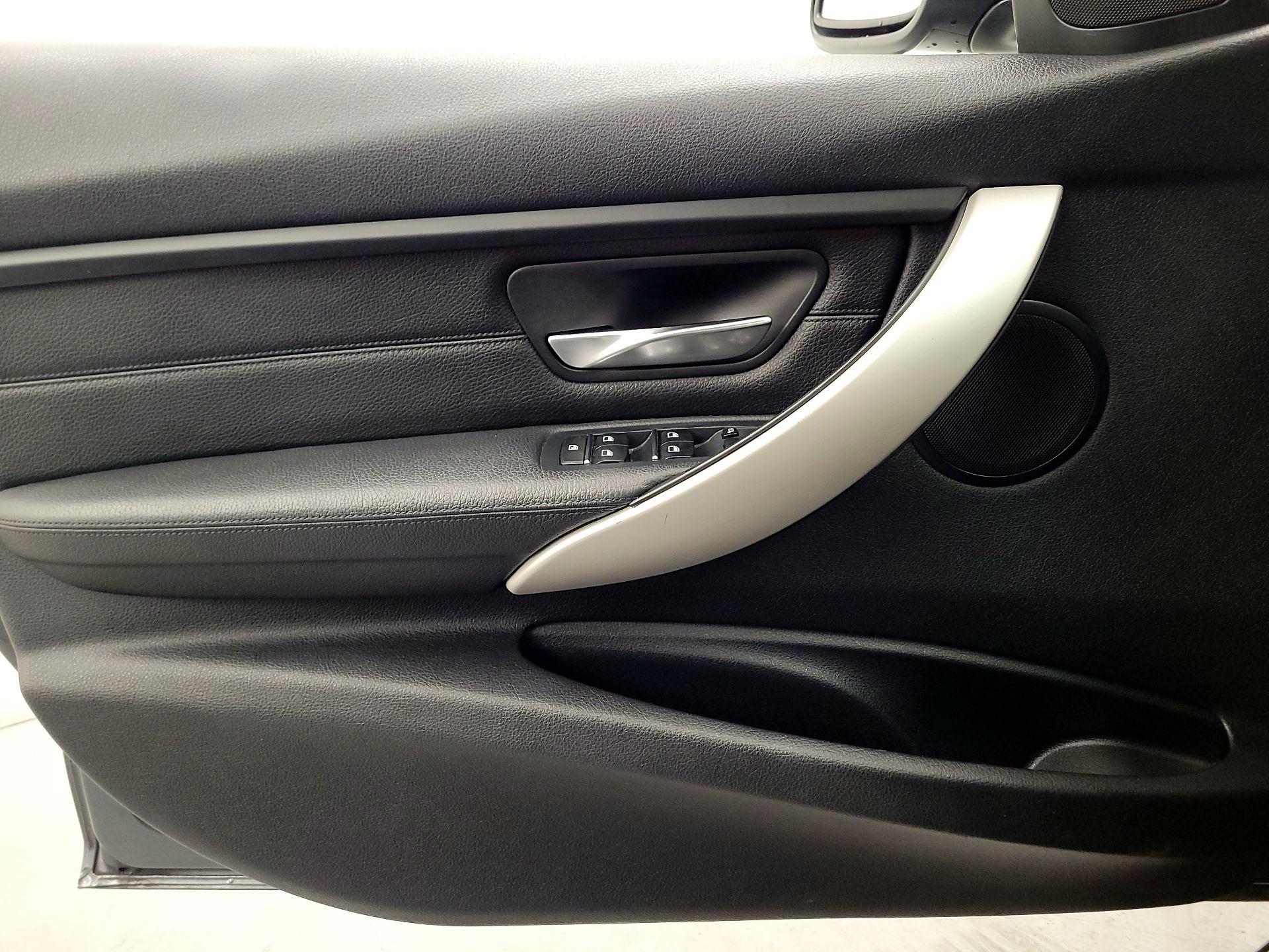 Thumbnail: 2016 BMW 3 Series - 12