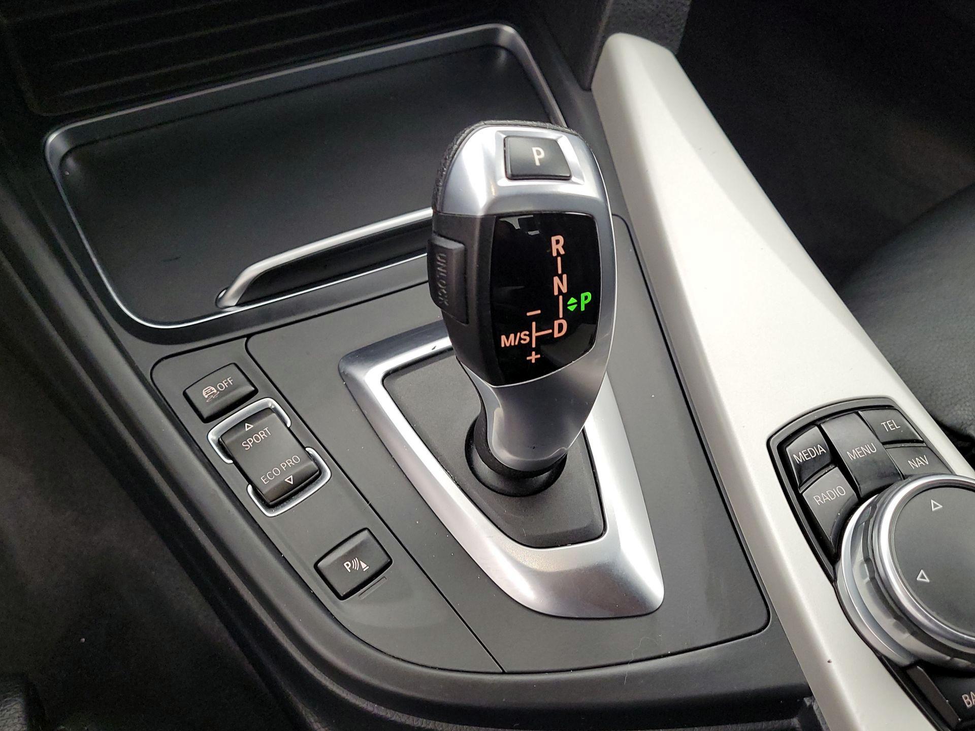 Thumbnail: 2016 BMW 3 Series - 17