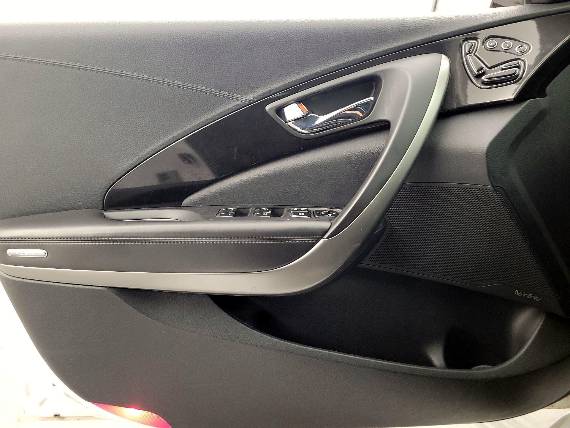 Thumbnail: 2015 Hyundai Azera - 12