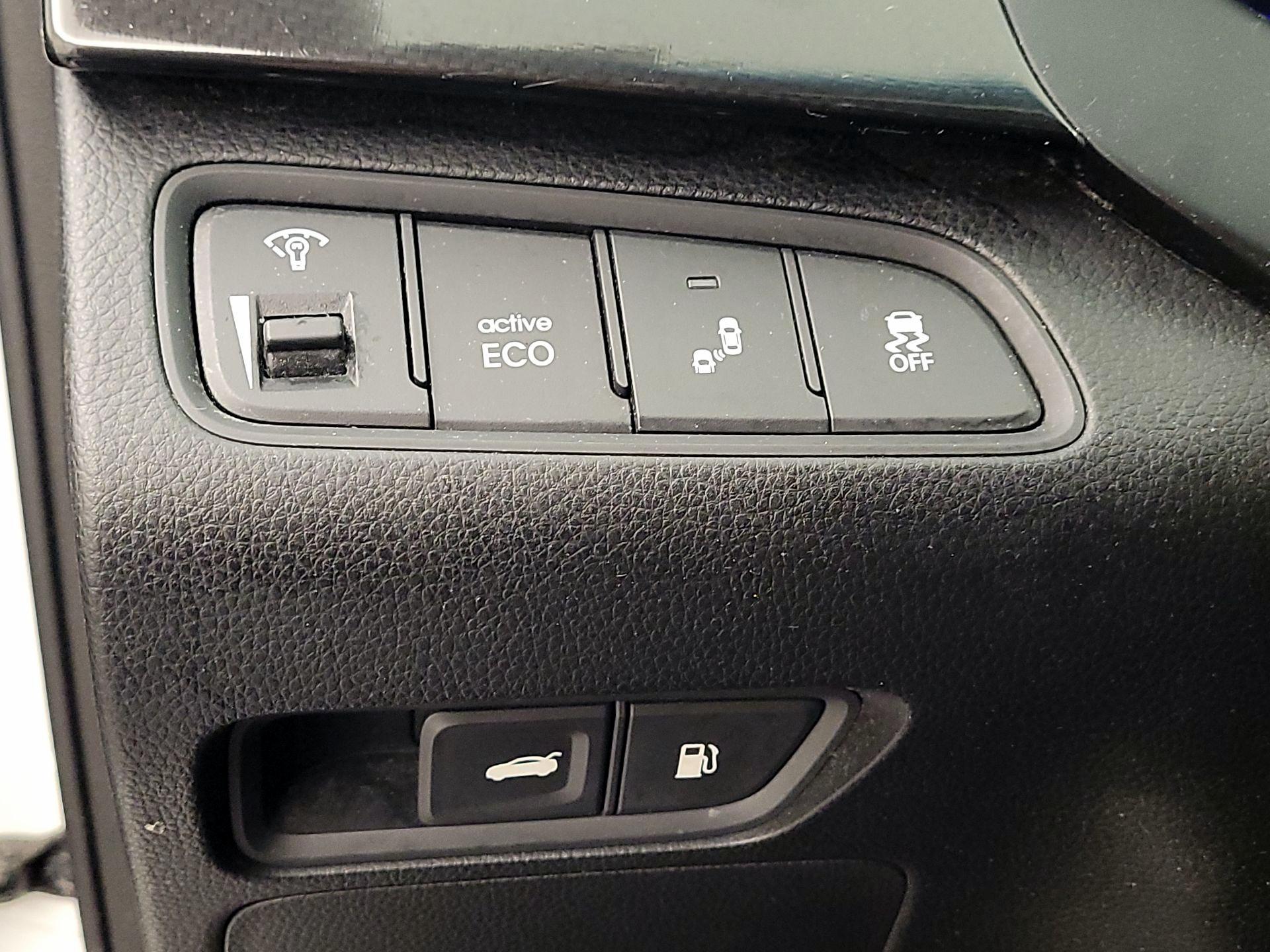 Thumbnail: 2015 Hyundai Azera - 13