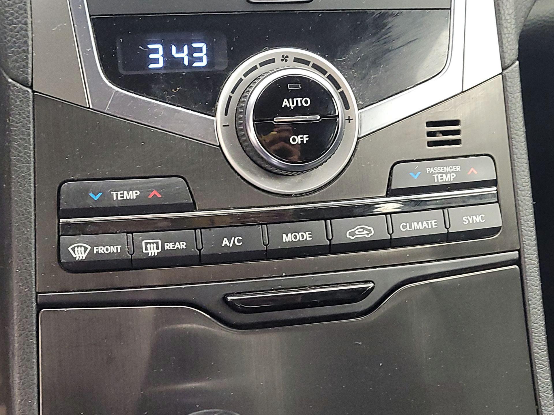 Thumbnail: 2015 Hyundai Azera - 16