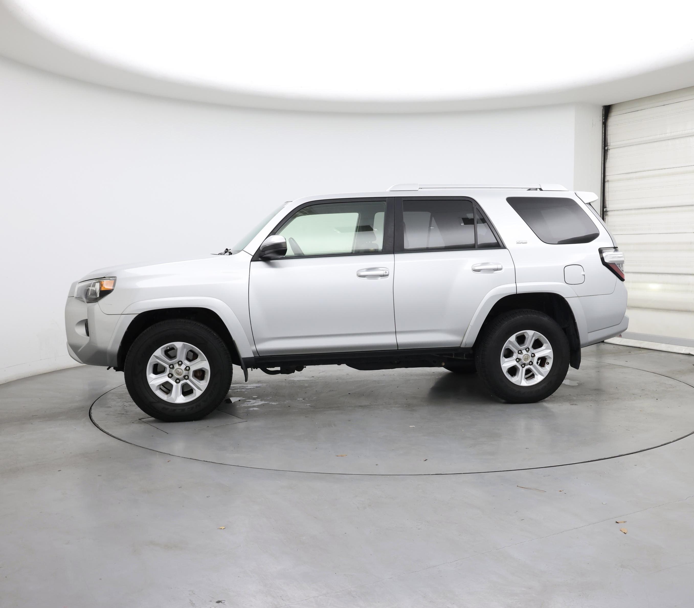 Thumbnail: 2017 Toyota 4Runner - 3