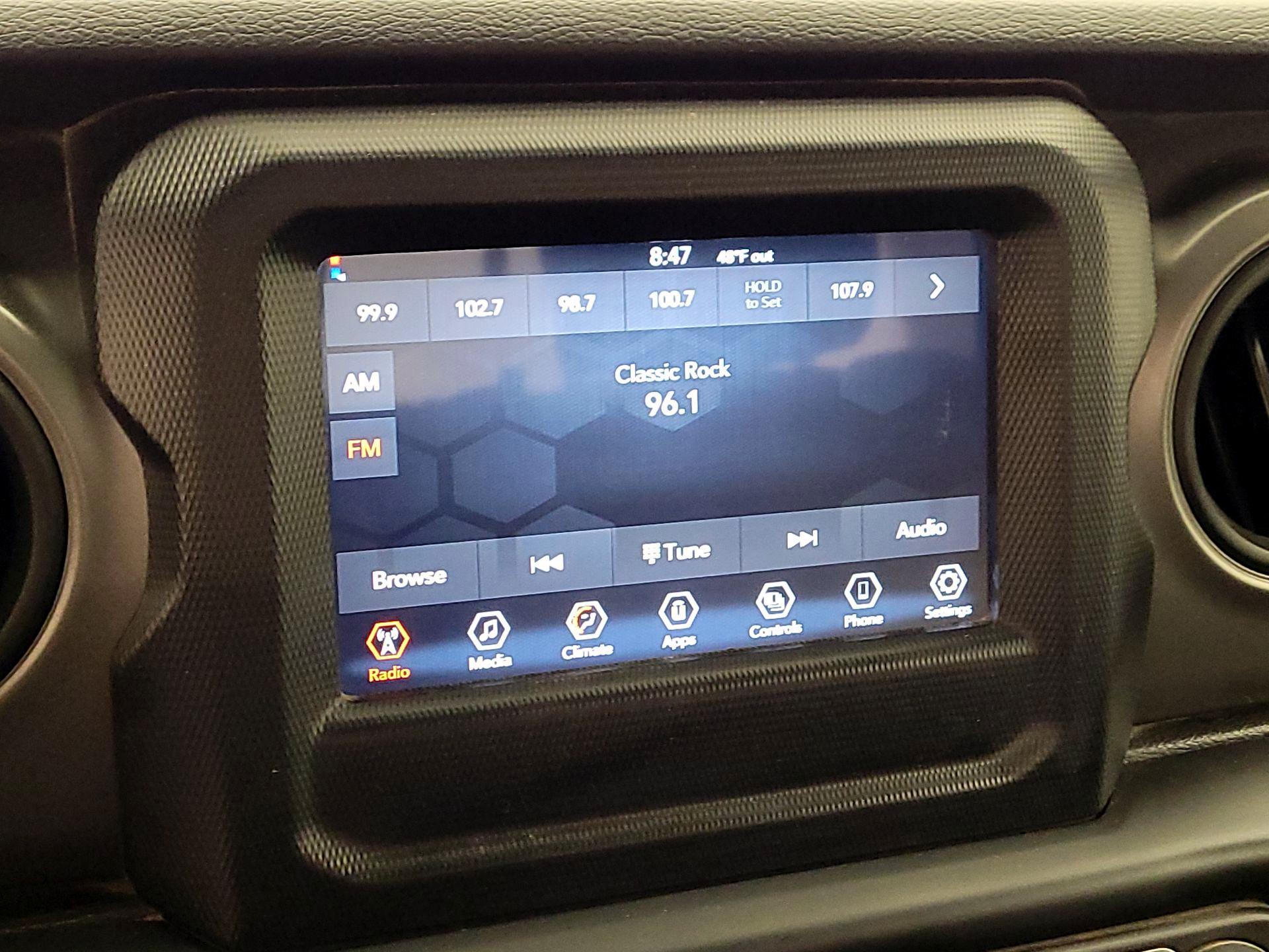 Thumbnail: 2022 Jeep Wrangler - 15