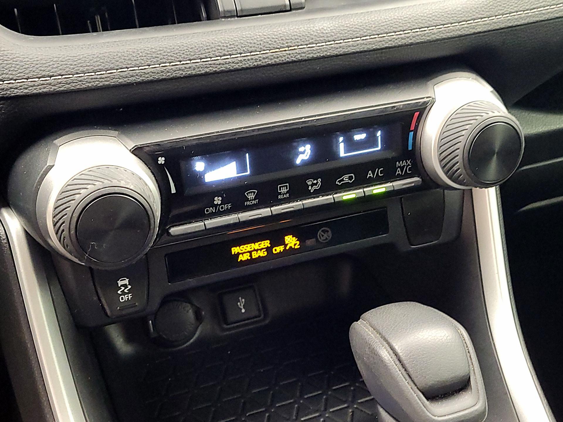 Thumbnail: 2020 Toyota RAV4 - 16