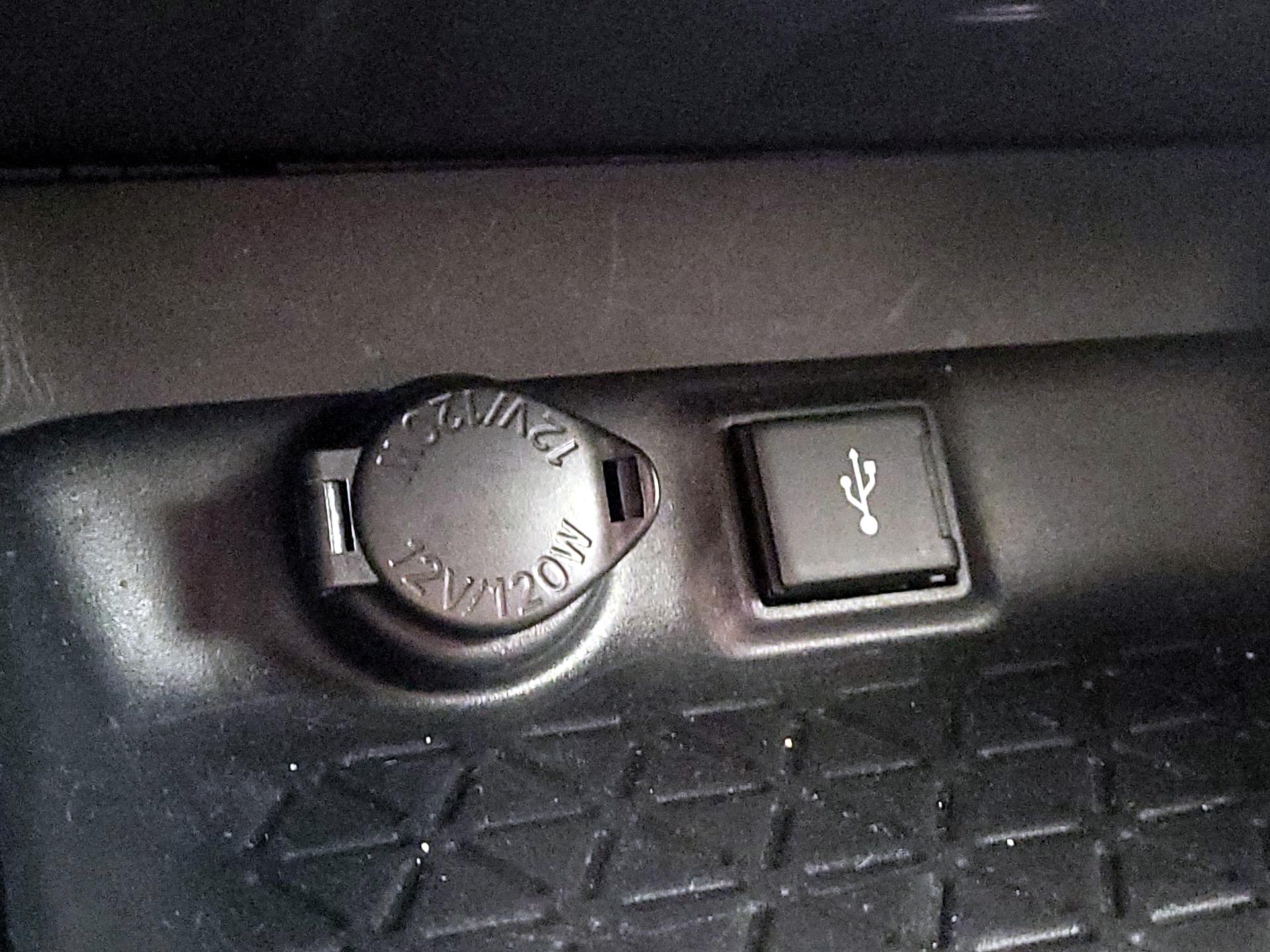 Thumbnail: 2020 Toyota RAV4 - 18