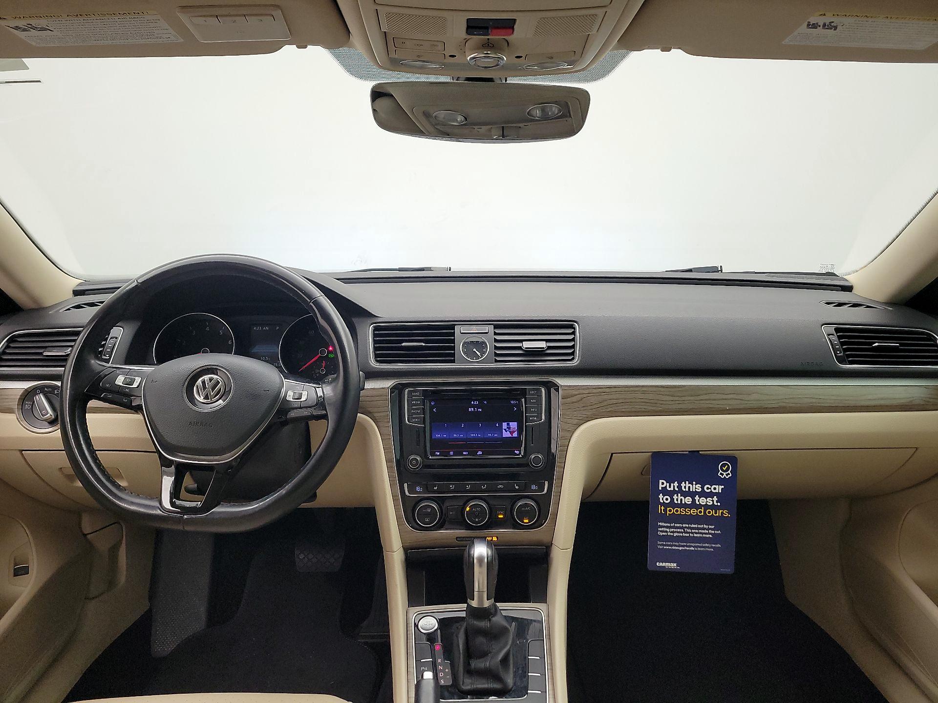 Thumbnail: 2017 Volkswagen Passat - 9